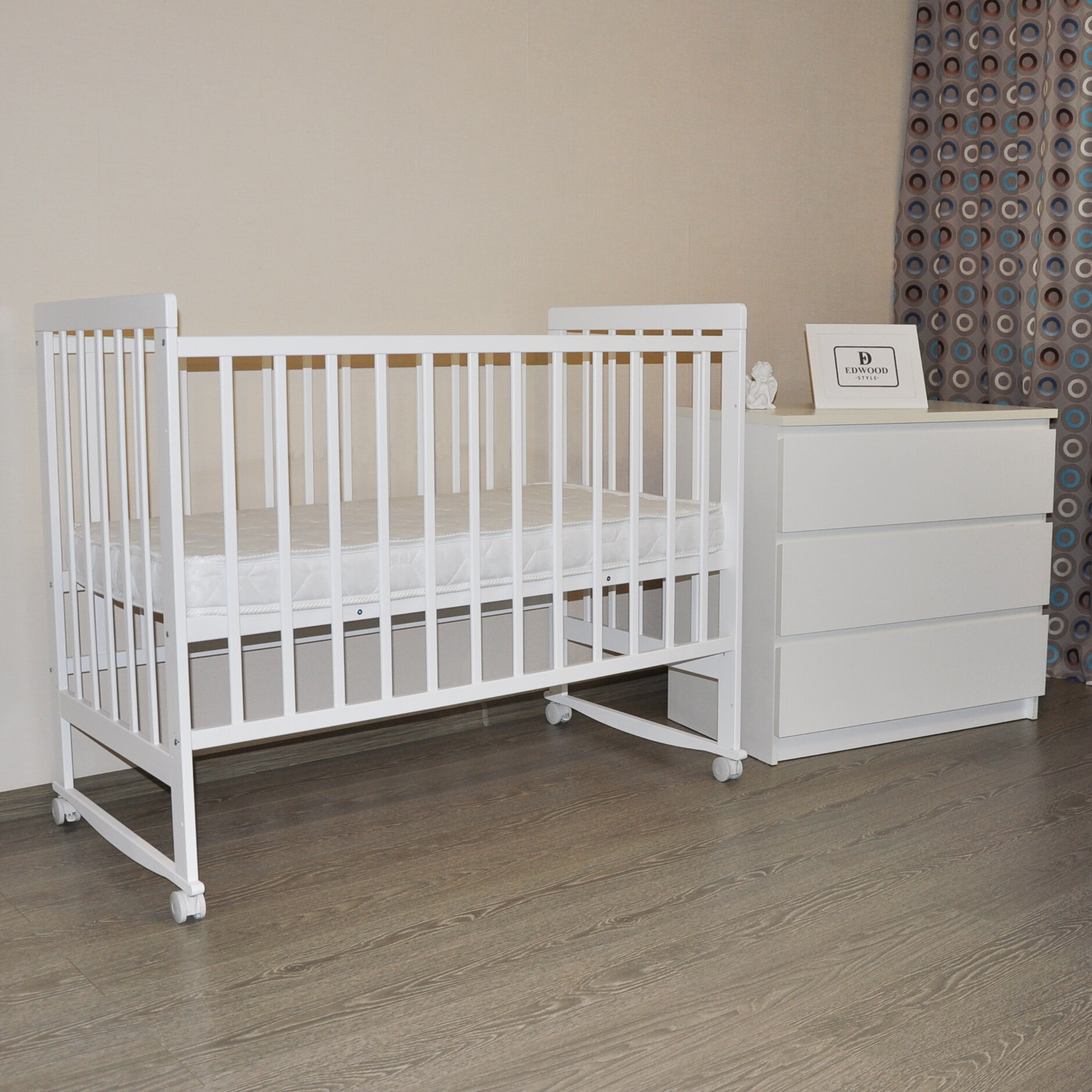 Кроватка для новорожденных EDWOOD Kristi колесо качалка белый с матрасом Fino Latex арка качалка с матрасом romana 10185168
