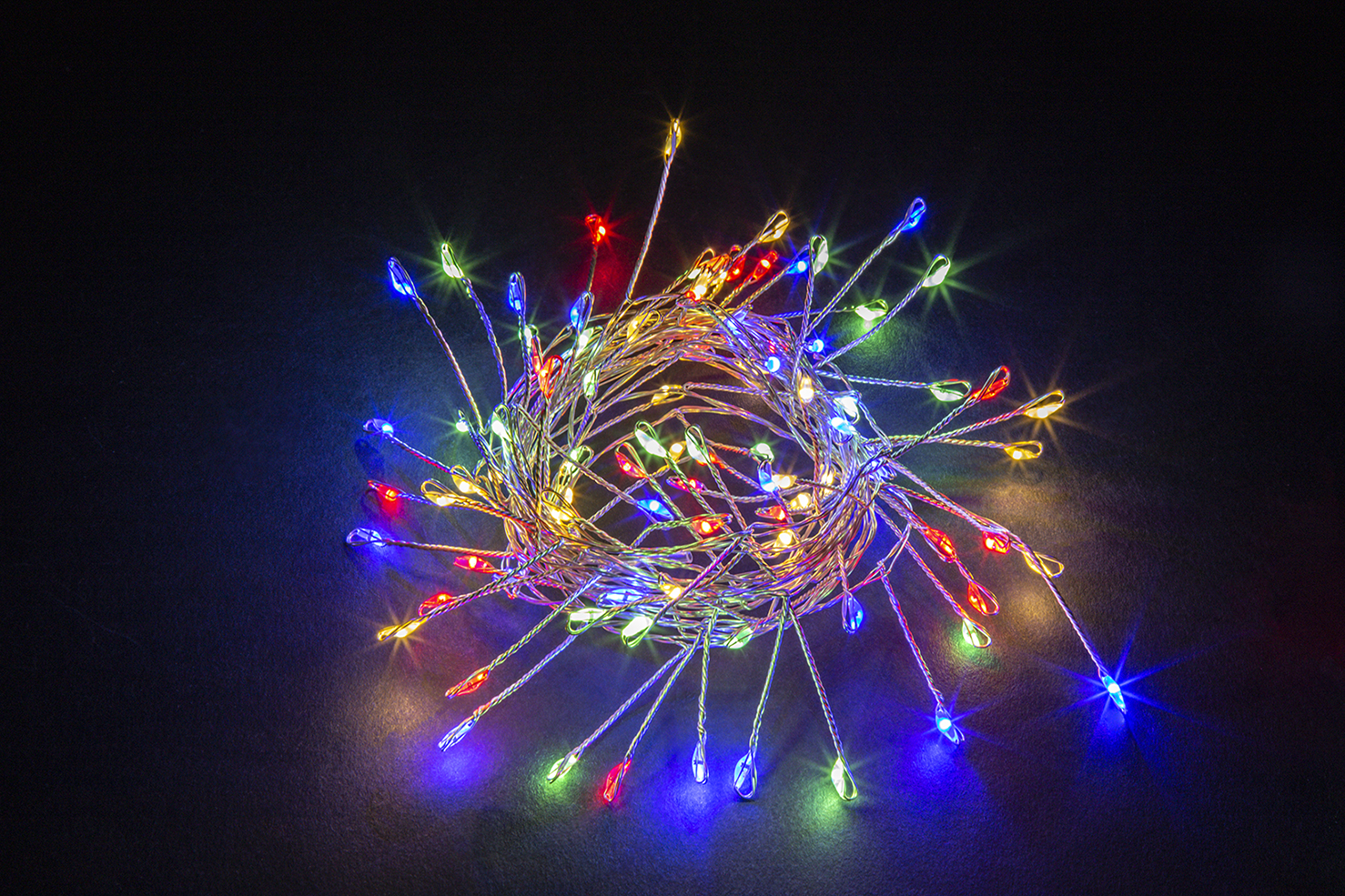 Световая гирлянда новогодняя NAVIGATOR Нить-фейерверк 95034 3 м разноцветный/RGB
