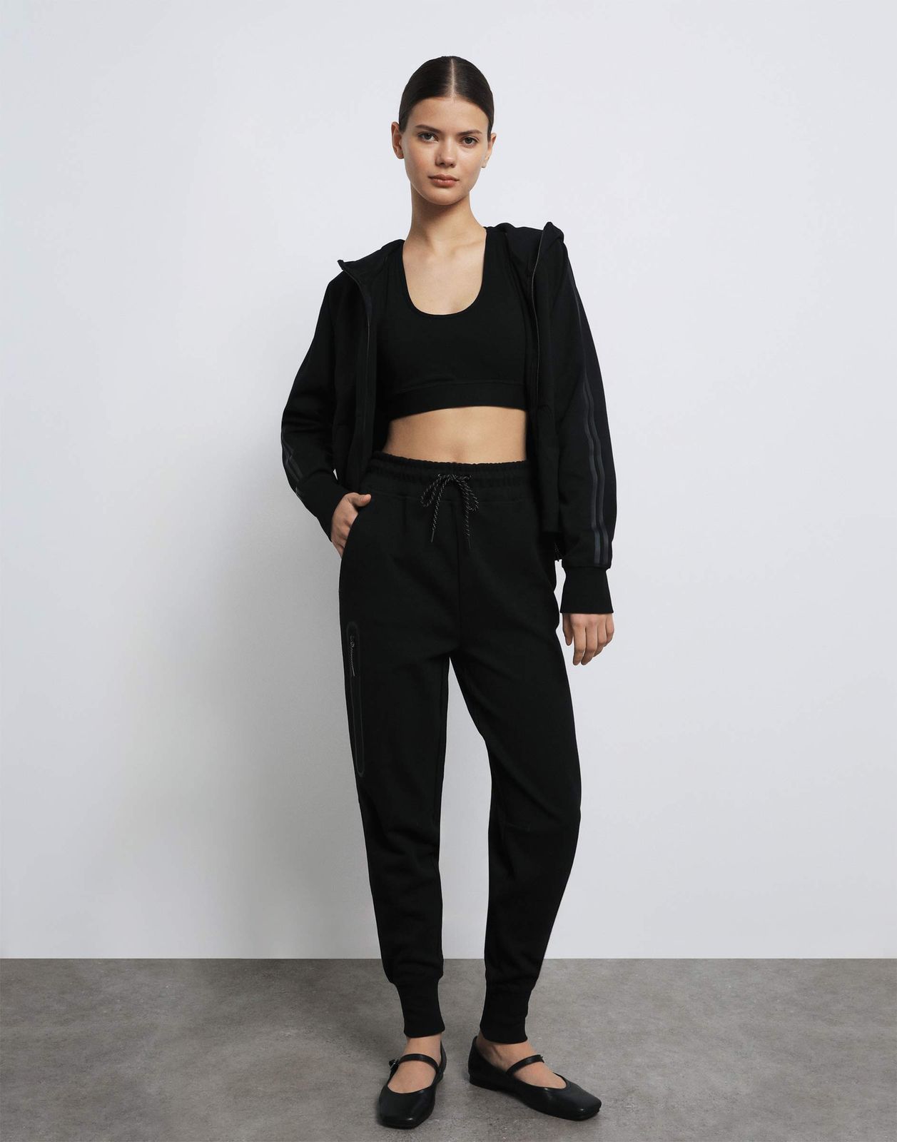 

Спортивные брюки женские Gloria Jeans GRT000282 черный XS/164, GRT000282