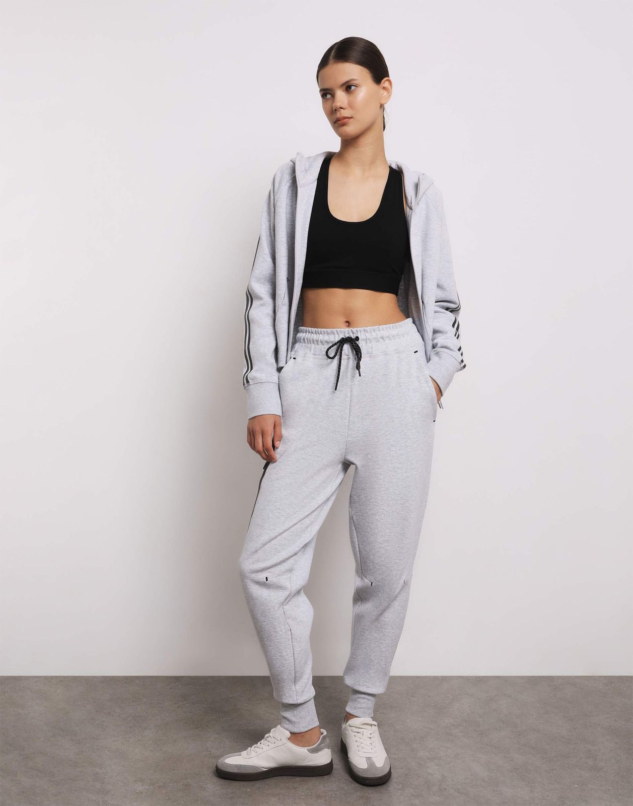 

Спортивные брюки женские Gloria Jeans GRT000282 серый меланж XXS/158, GRT000282