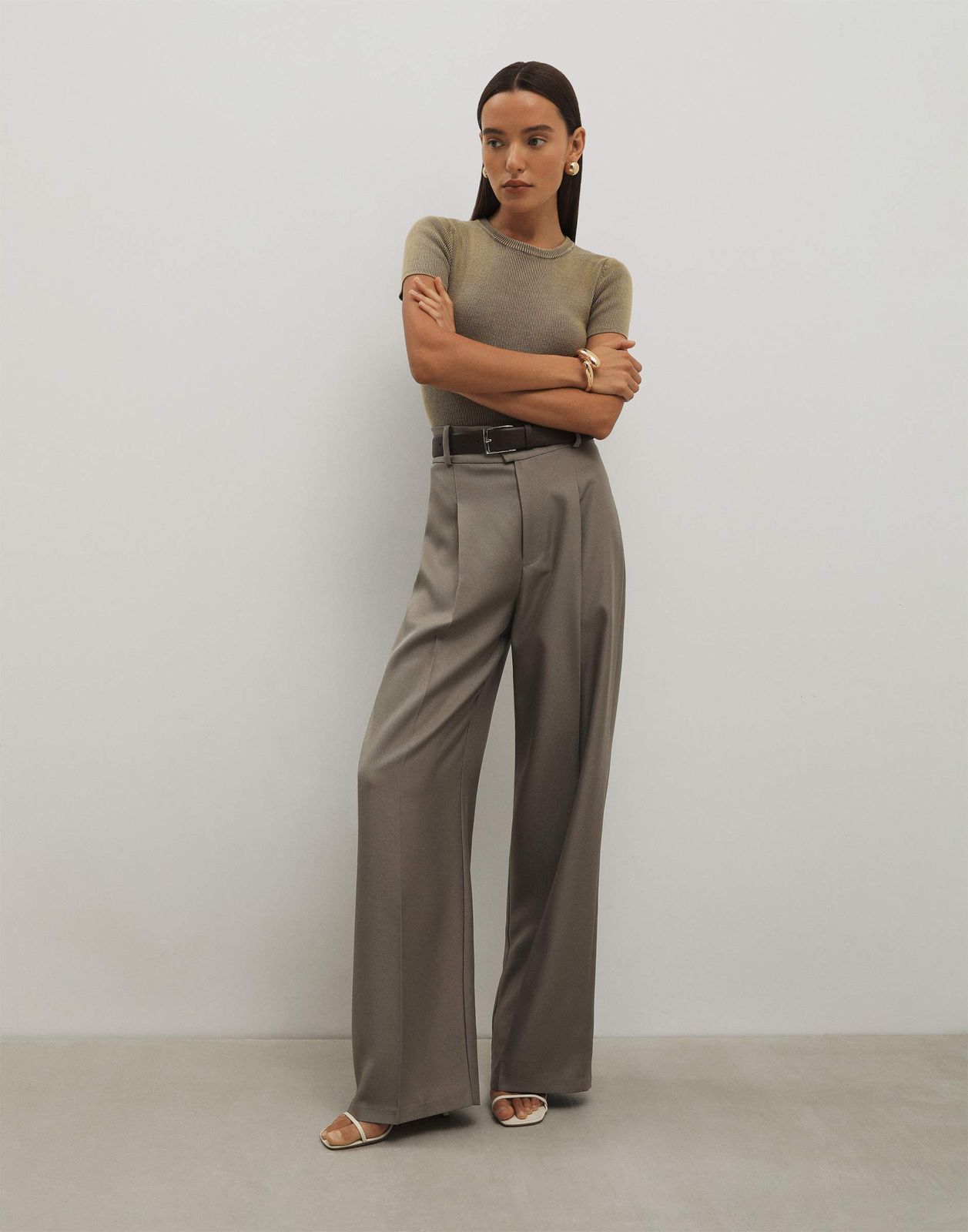 

Брюки женские Gloria Jeans GPT009985 бежевый/молочный 48/170, GPT009985