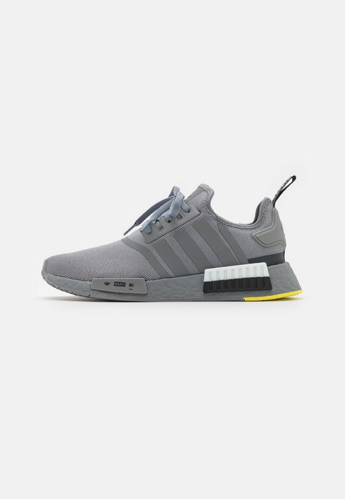 

Кроссовки женские Adidas Originals Nmd R1 Unisex серые 36 2/3 EU (доставка из-за рубежа), Серый, Nmd R1 Unisex