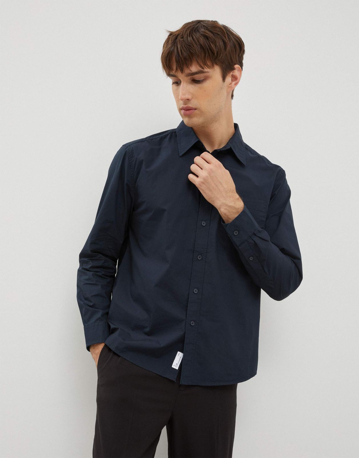 

Рубашка мужская Gloria Jeans BWT001391 темно-синий M/182, BWT001391