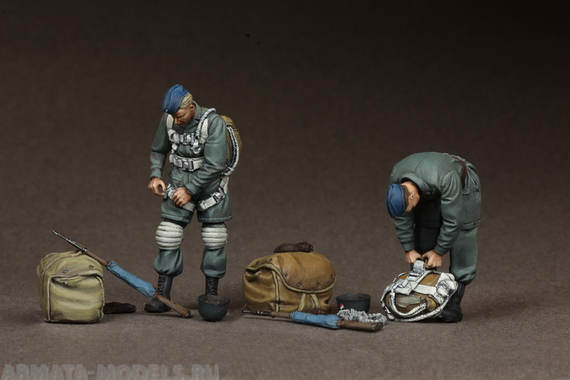 

3607SOGA Fallschirmjgers at the airfield.