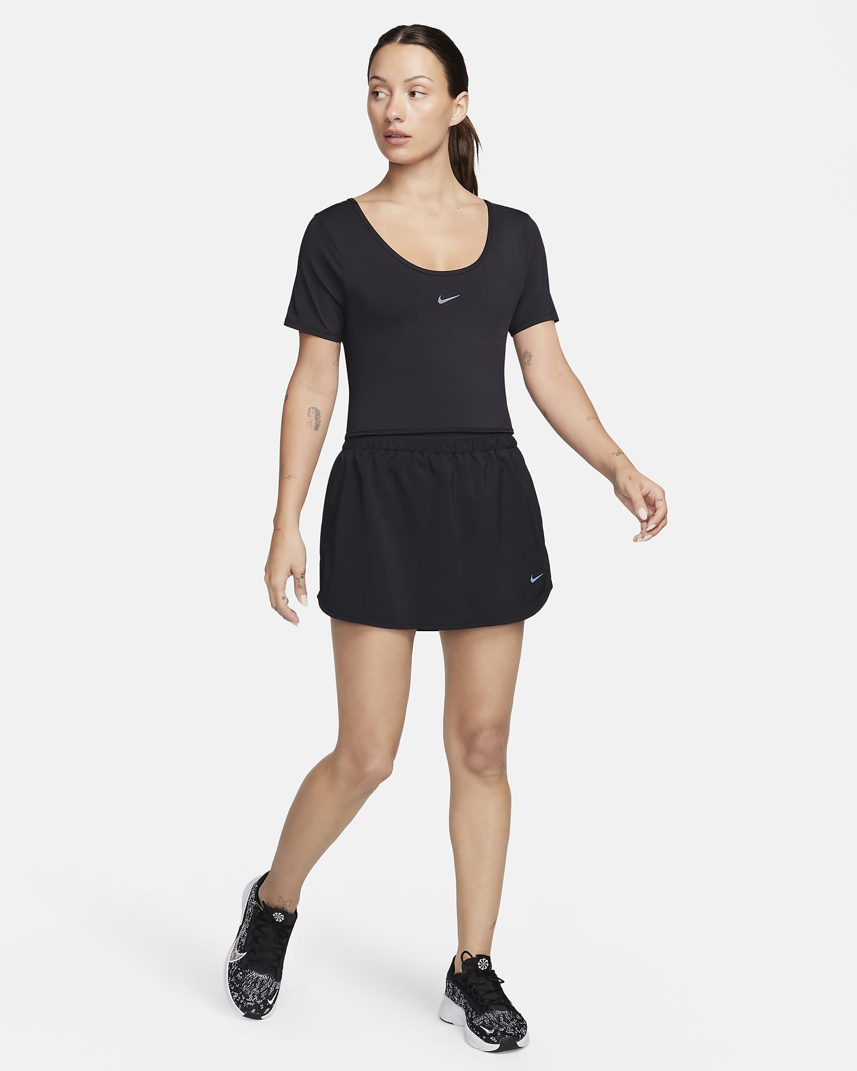 

Футболка женская Nike One Classic Dri-FIT FN2851 черная XL, Черный, One Classic Dri-FIT