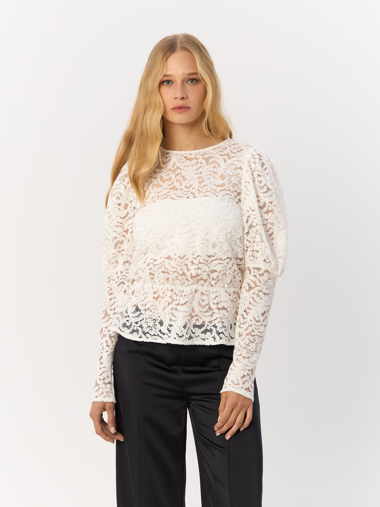

Блуза женская H&M 926021002 белая M, Белый, 9260210