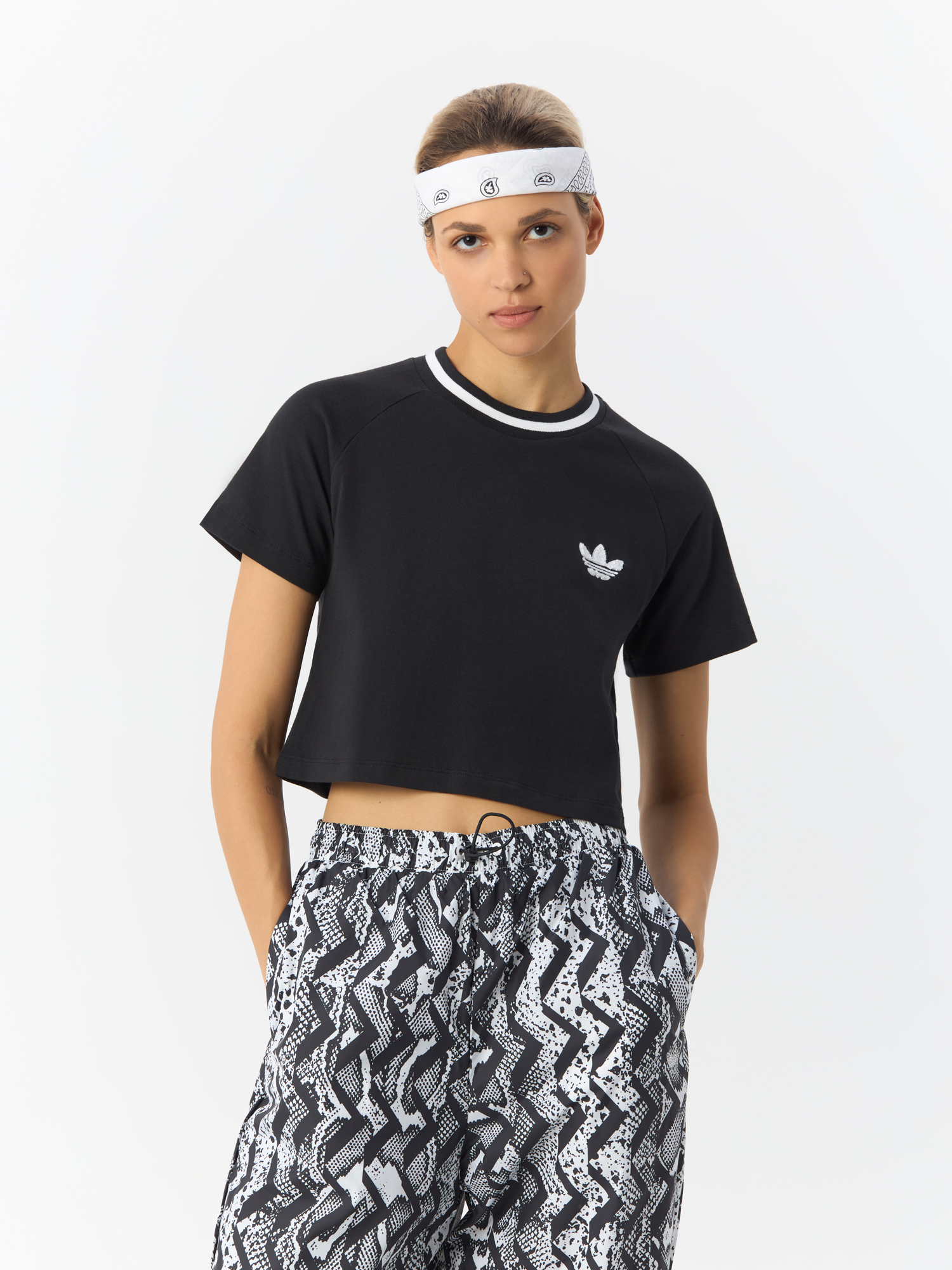 

Топ женский Adidas Crop Top Rib Tee H20253 черный 30 EU, Crop Top Rib Tee