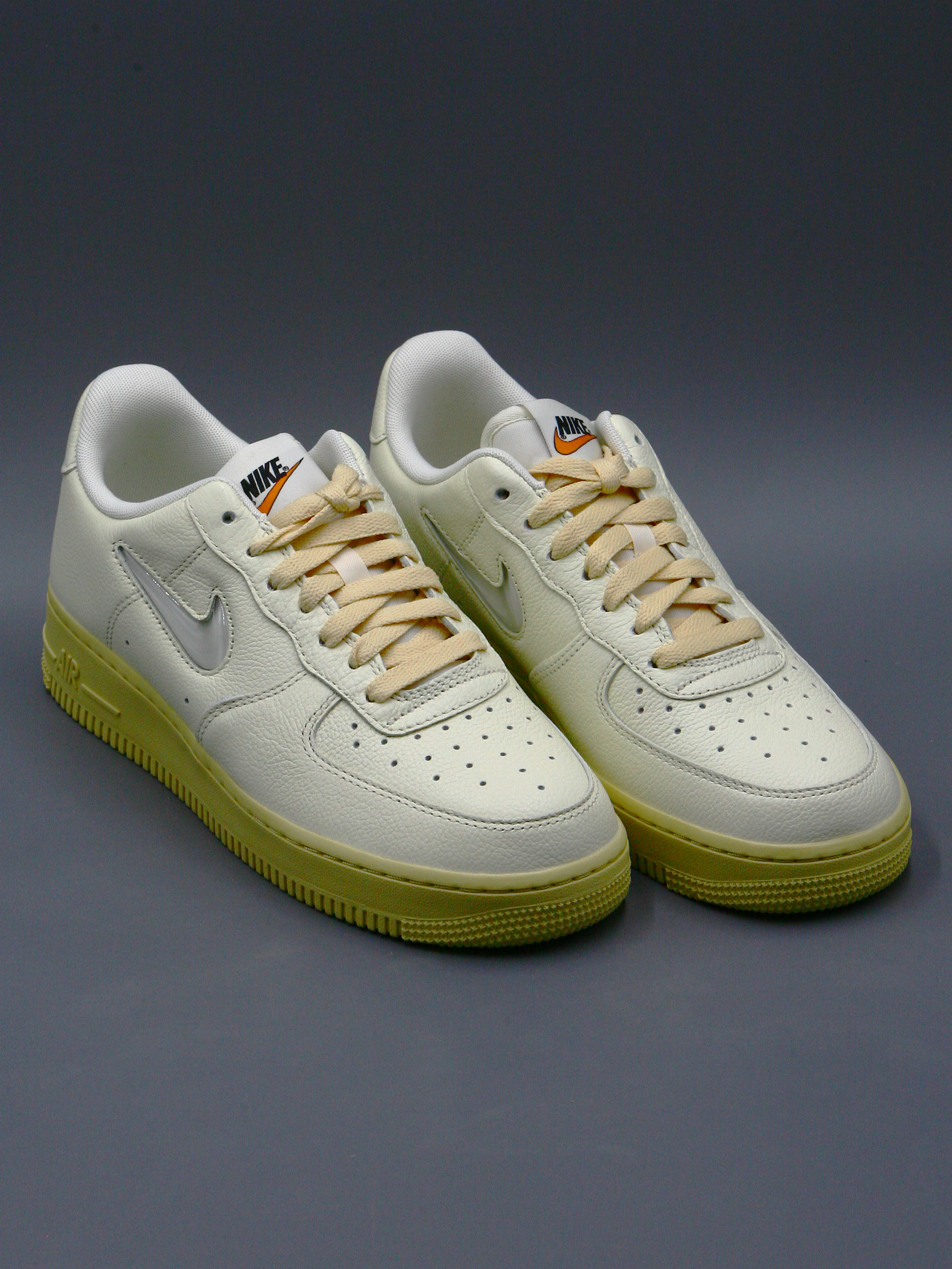 Кеды женские Nike Air Force 1 Low '07 LX бежевые 10 US