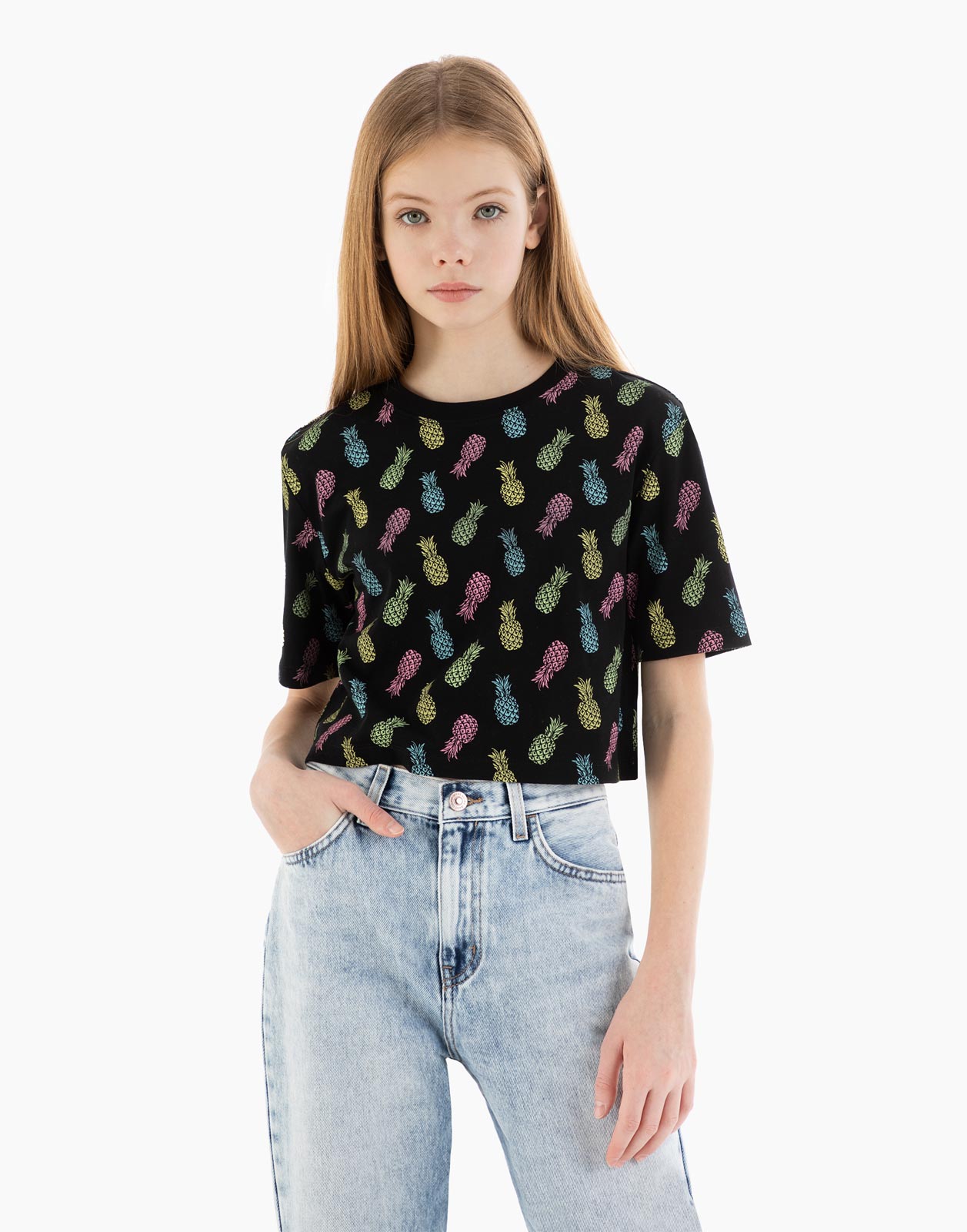 Черная укороченная футболка с ананасами для девочки 8-10л/134-140