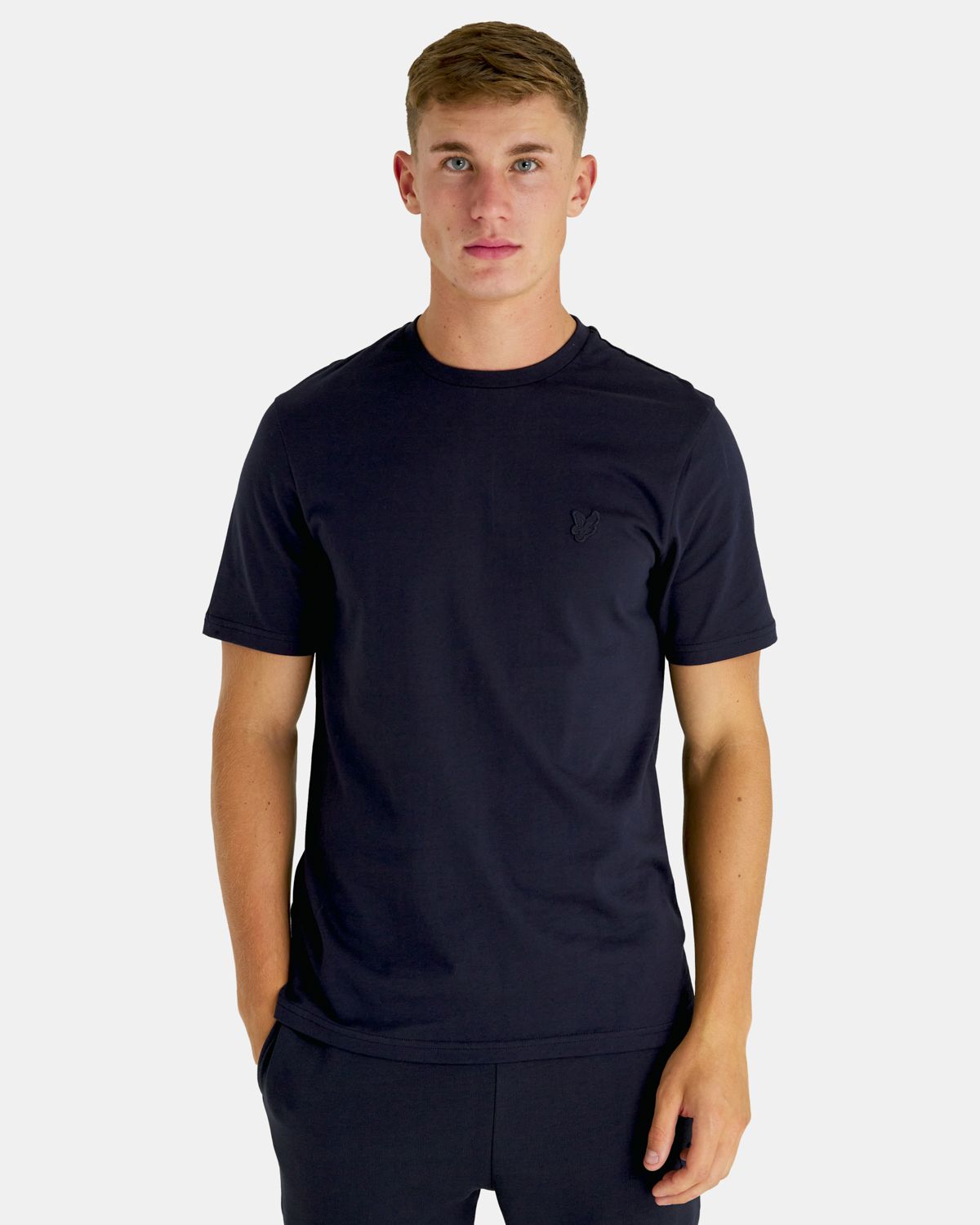 

Футболка мужская Lyle & Scott Tonal Eagle T-Shirt-1 синяя M, Синий, Tonal Eagle T-Shirt-1
