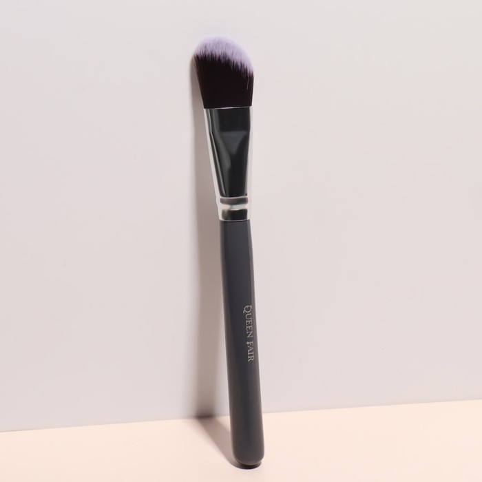 Кисть для макияжа Brush GRAPHITE, 17,5 см, цвет темно серый/серебристый