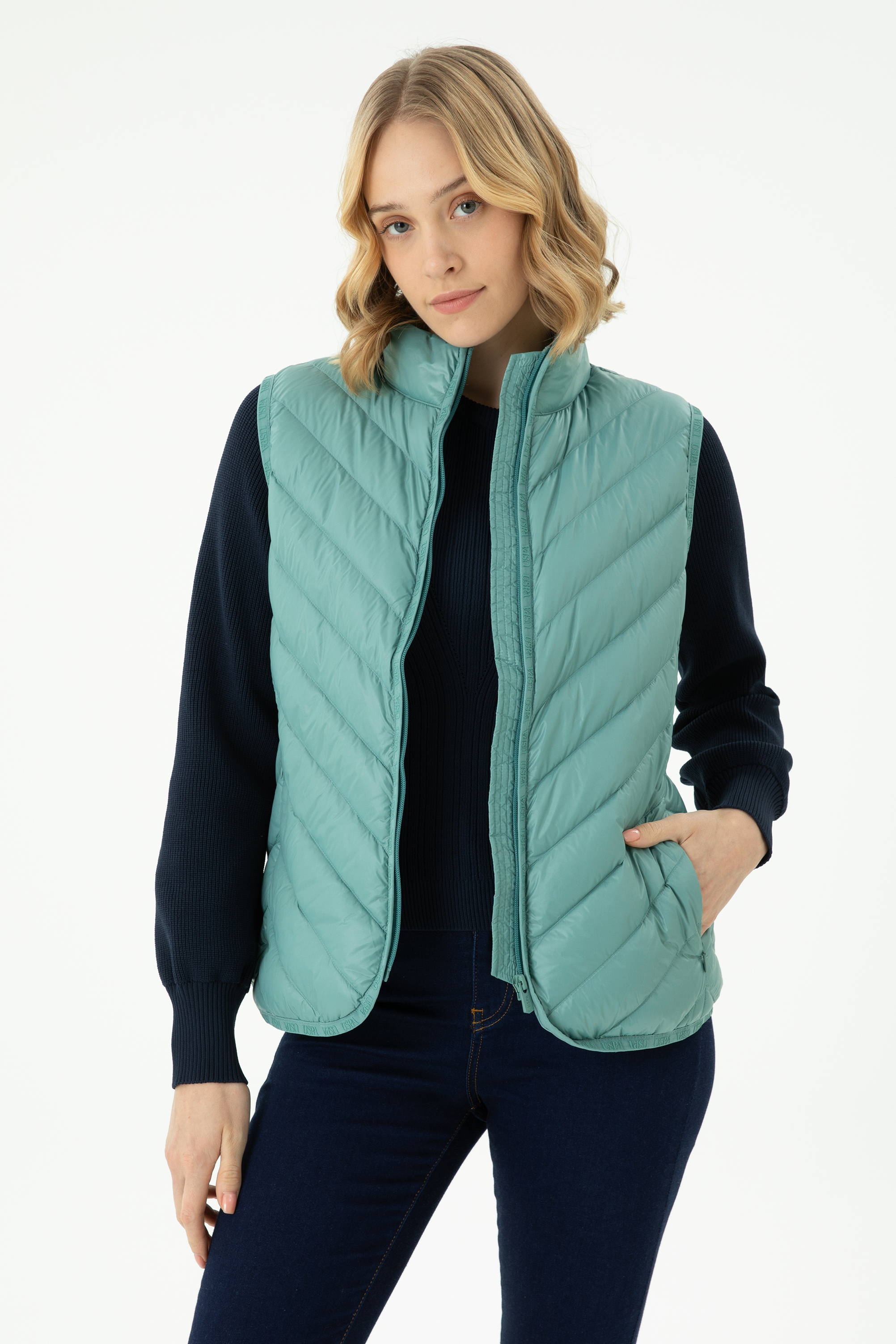 Утепленный жилет женский US POLO Assn G082SZ0100MIA23K бирюзовый 36 7560₽