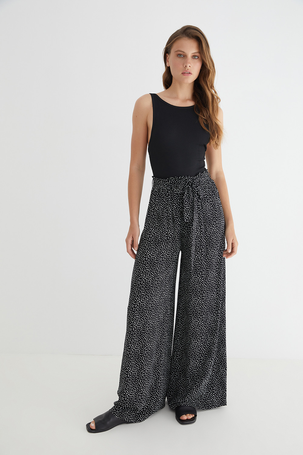 

Брюки женские Concept Club 10200160590 черные M, 10200160590