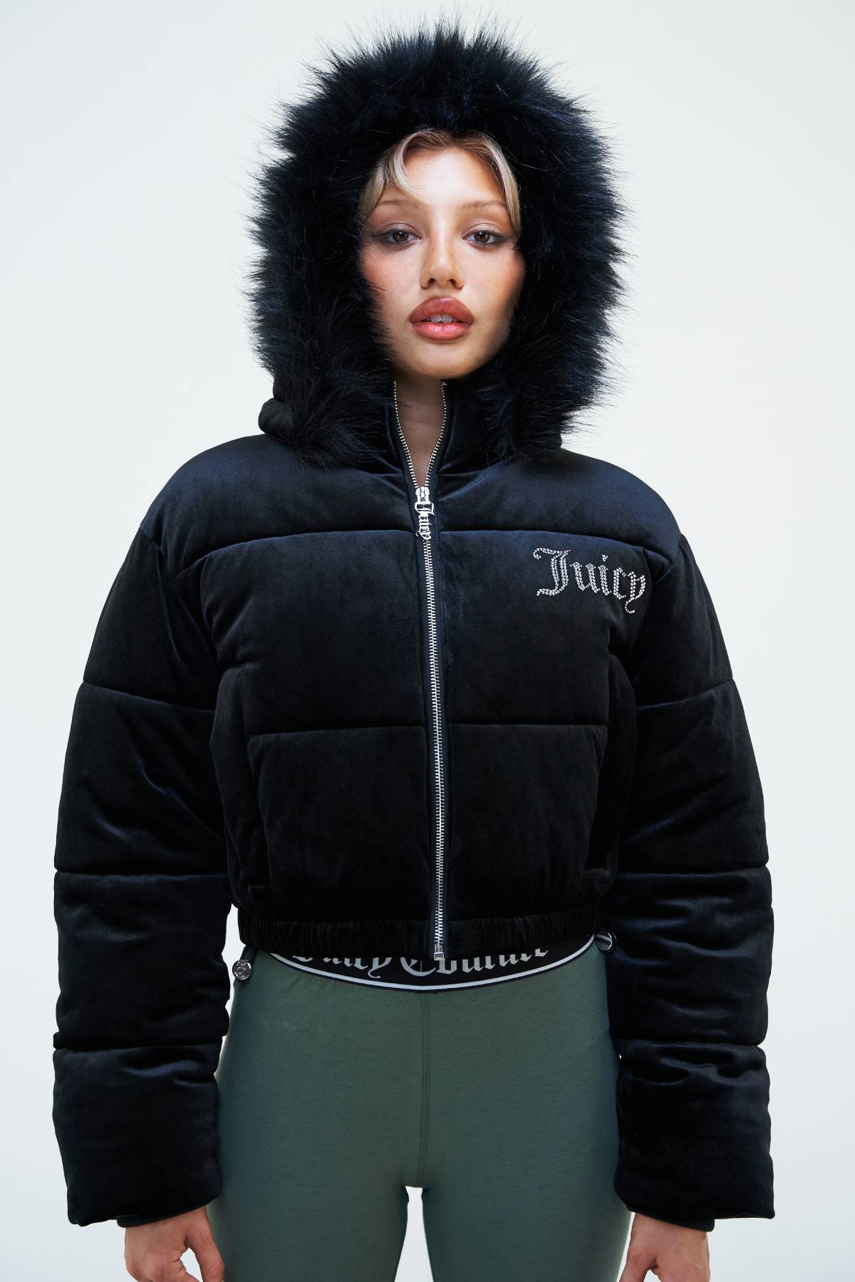Куртка женская Juicy Couture JCBIJ223806 черная 44 RU