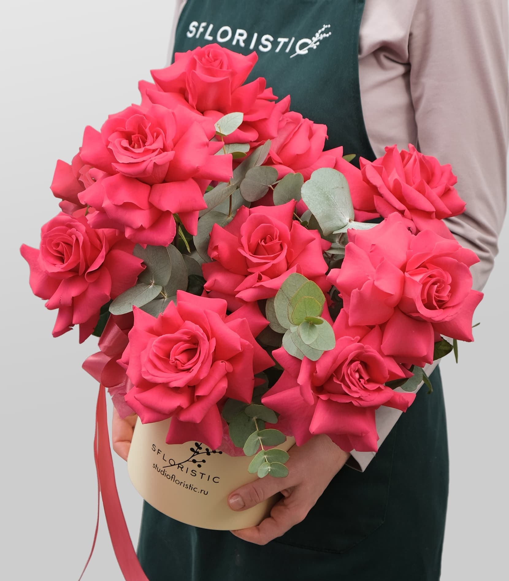 

Букет Studio Floristic из Роз Романтика коробка красный