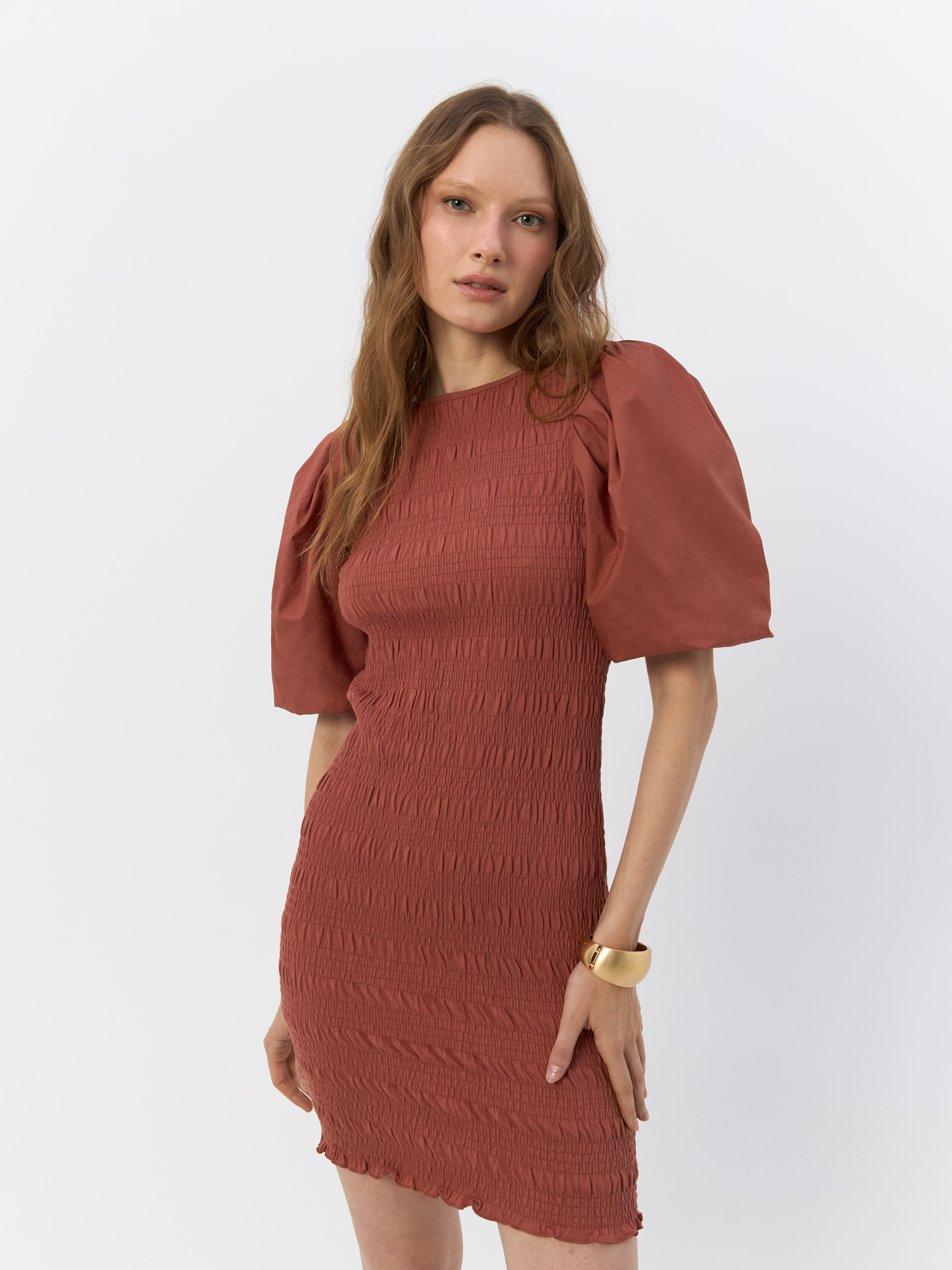 

Платье женское H&M 892298003, коричневое, XS, Коричневый, 892298003