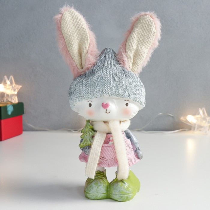 

Сувенир полистоун "Зайка с серой шапочке с ёлочкой" 8,5х7х20 см