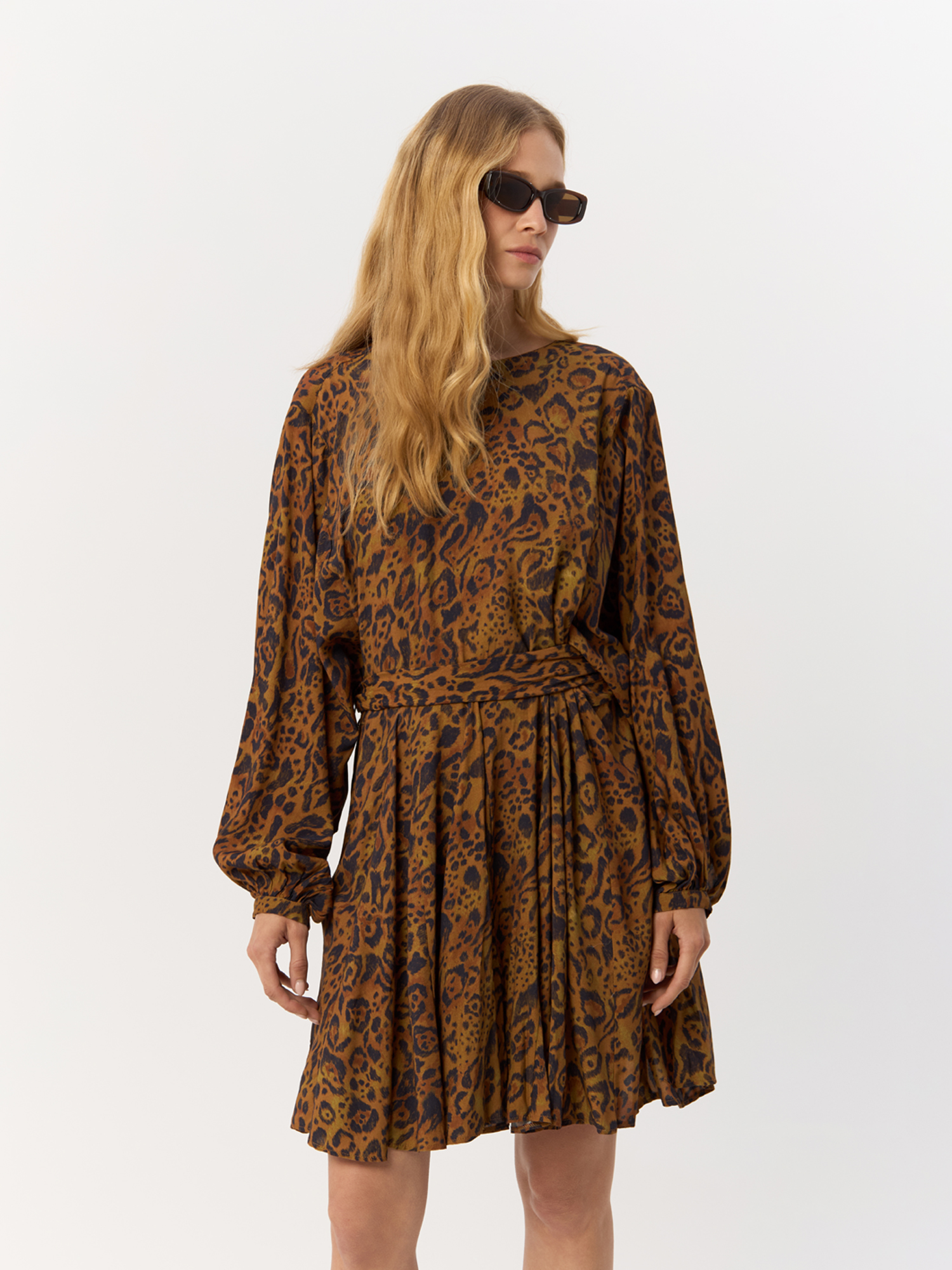 

Платье женское H&M 957655001, коричневое, XL, Коричневый, 957655001