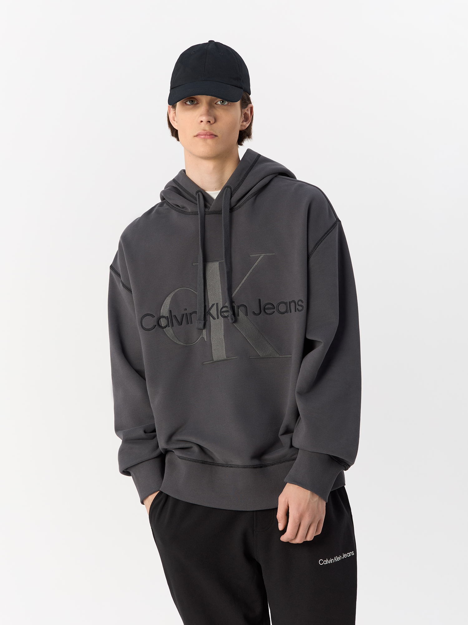 

Худи мужское Calvin Klein Jeans J30J324623 серое M, Серый, J30J324623