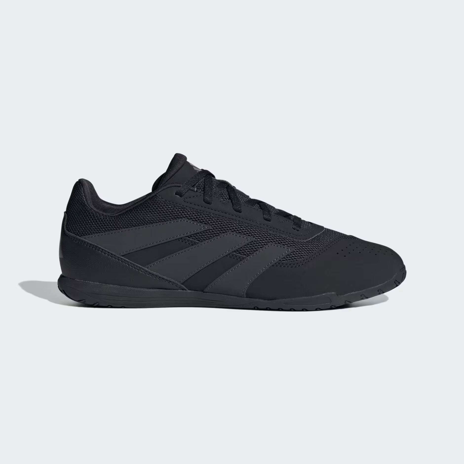 Бутсы Adidas IND Predator Club IN Sala унисекс, чёрные, размер UK 10,5, IG5450