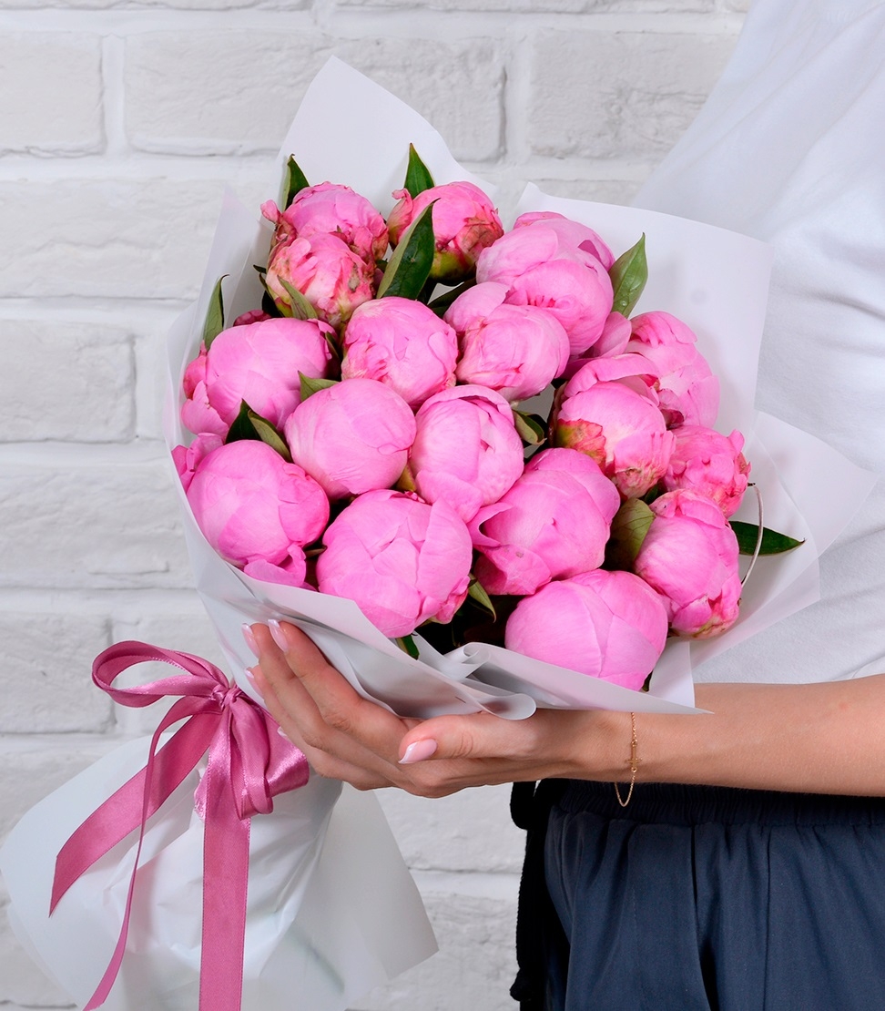 

Букет Studio Floristic из розовых пионов 17 шт Волшебной