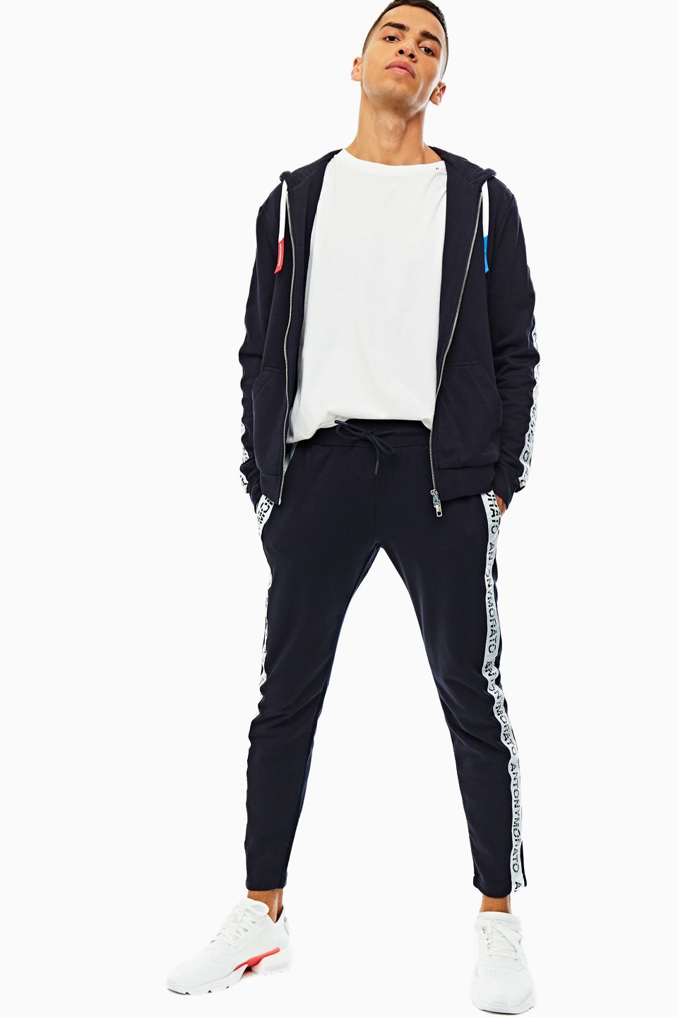 

Спортивные брюки мужские Antony Morato MMFP00281-FA150137 синие S, Синий, MMFP00281-FA150137