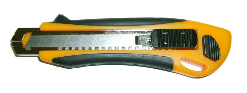 Нож канцелярский 18 мм, сегмент, напр доп 3 лезвия, комби корпус Skrab 26822 лезвия сменные крюковидные сегмент 10шт 18мм skrab 26791