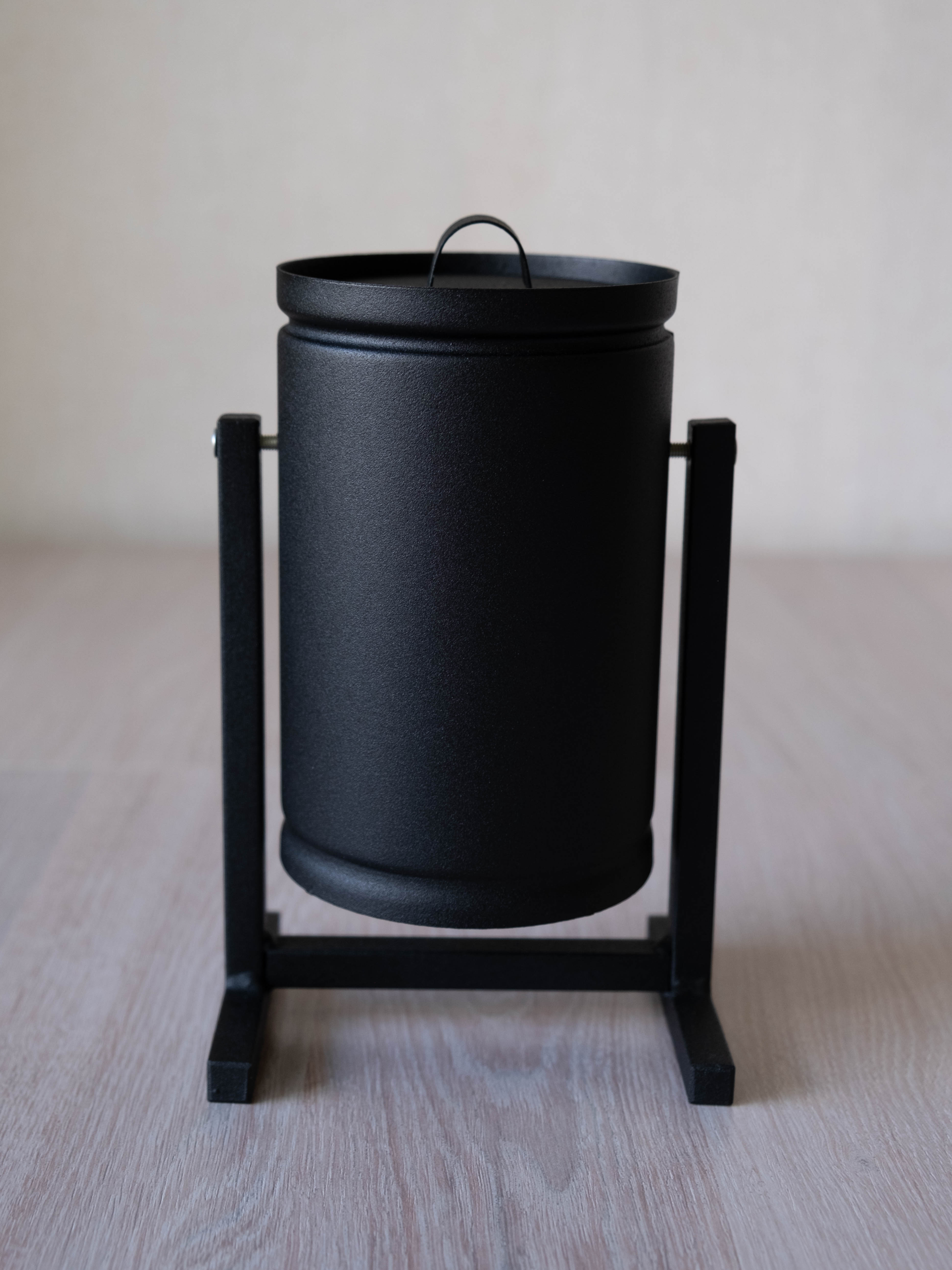 Пепельница ЮКША с крышкой настольная из металла диаметр бака 9 см 1499₽