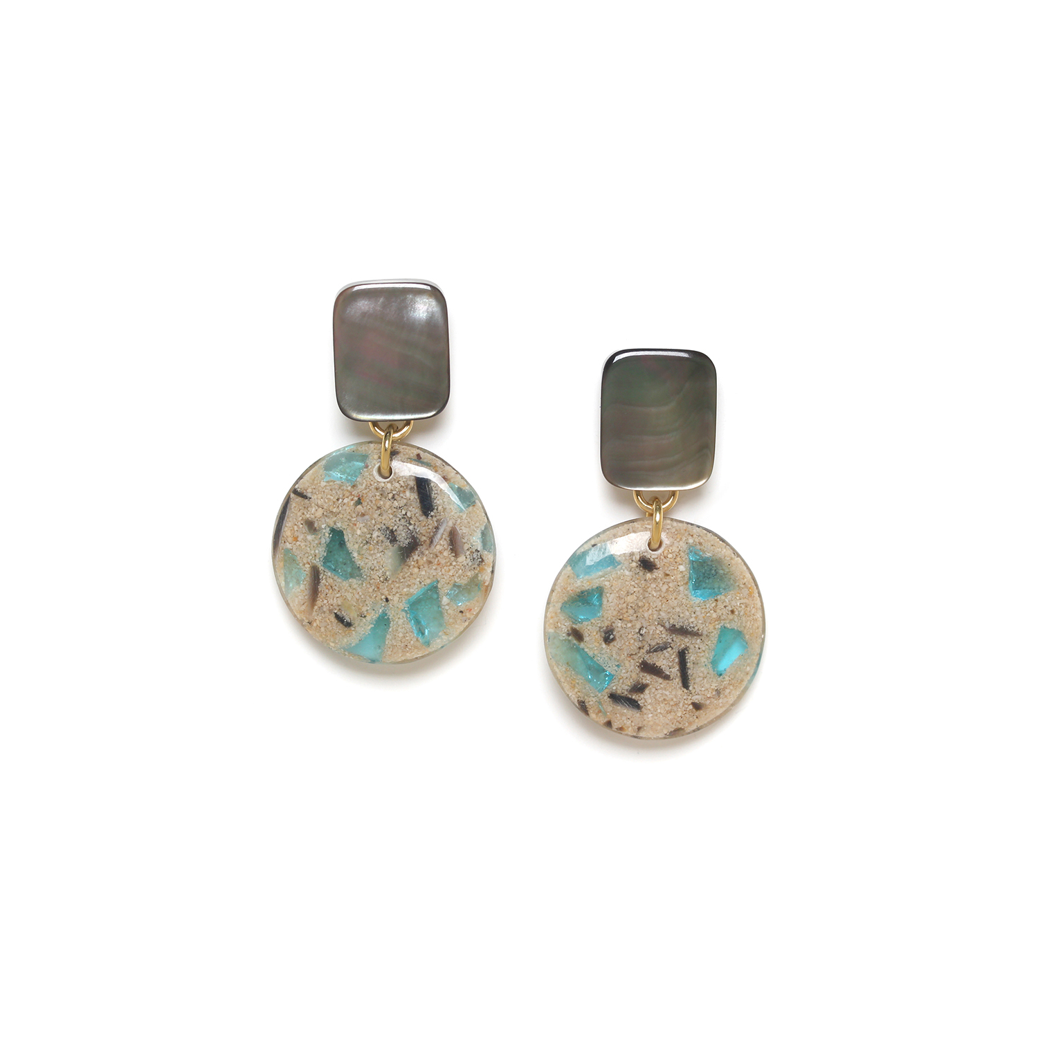 

Серьги из бижутерного сплава Nature Bijoux NB24.1-12-79321, перламутр/песок/смола, NB24.1-12-79321