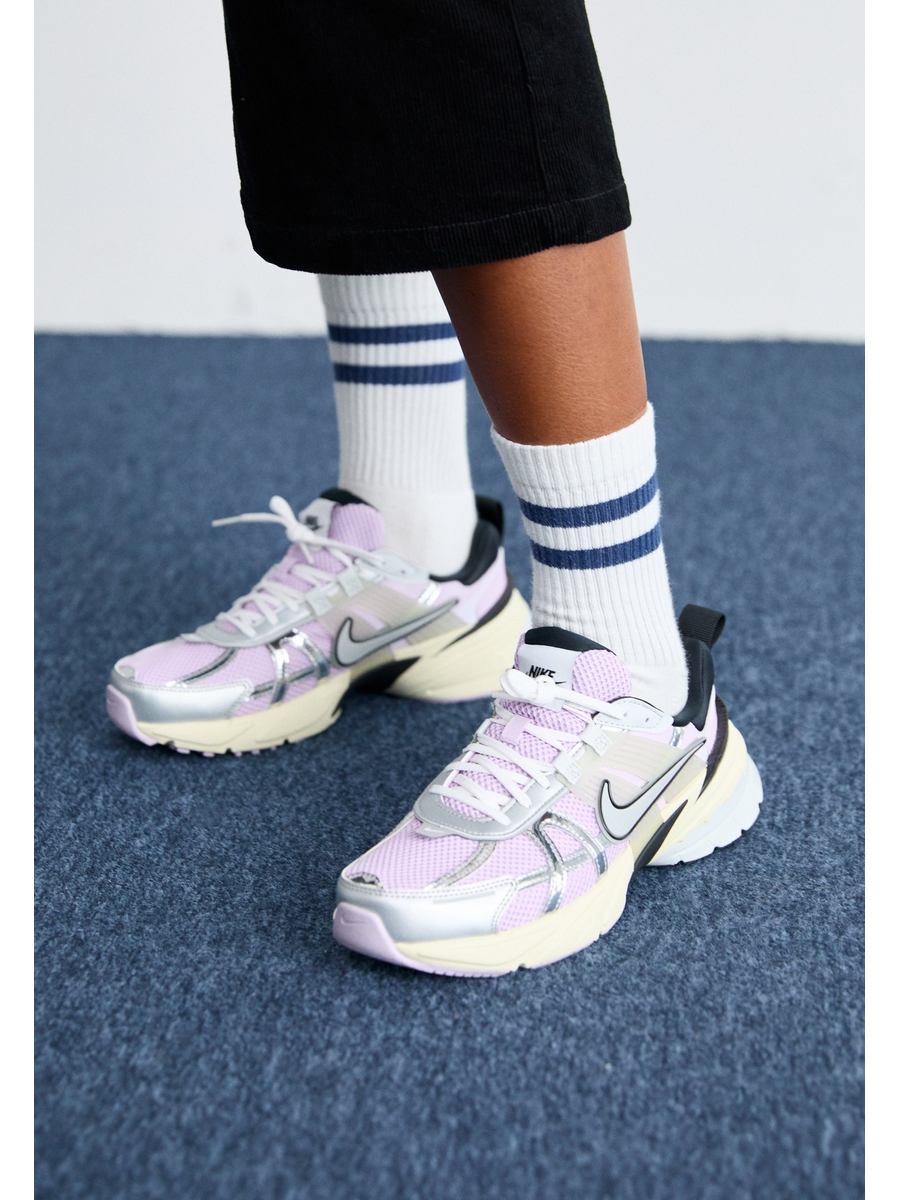 

Кроссовки женские Nike NI111A1GE серые 40 EU, Серый, NI111A1GE