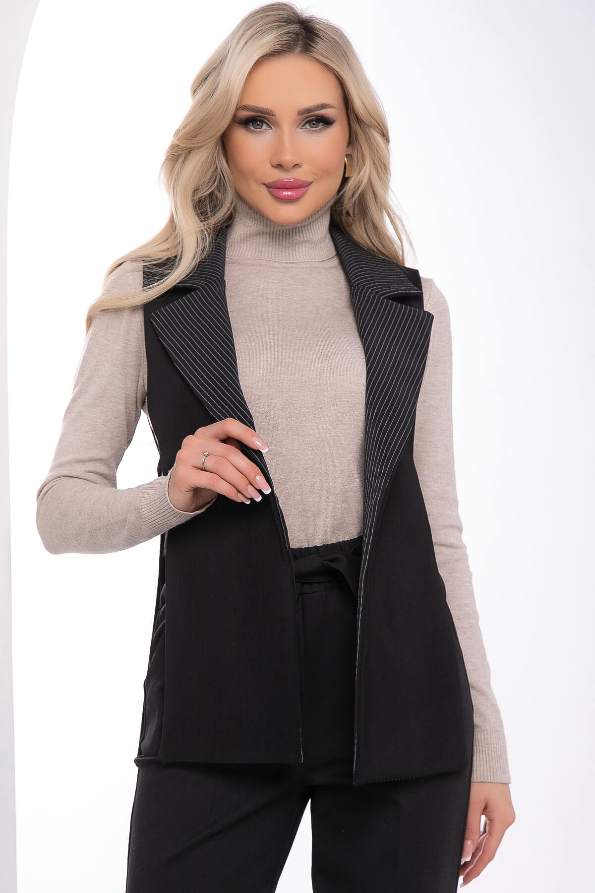 

Жилет женский LT Collection Эффектное появление черный 48 RU, Эффектное появление