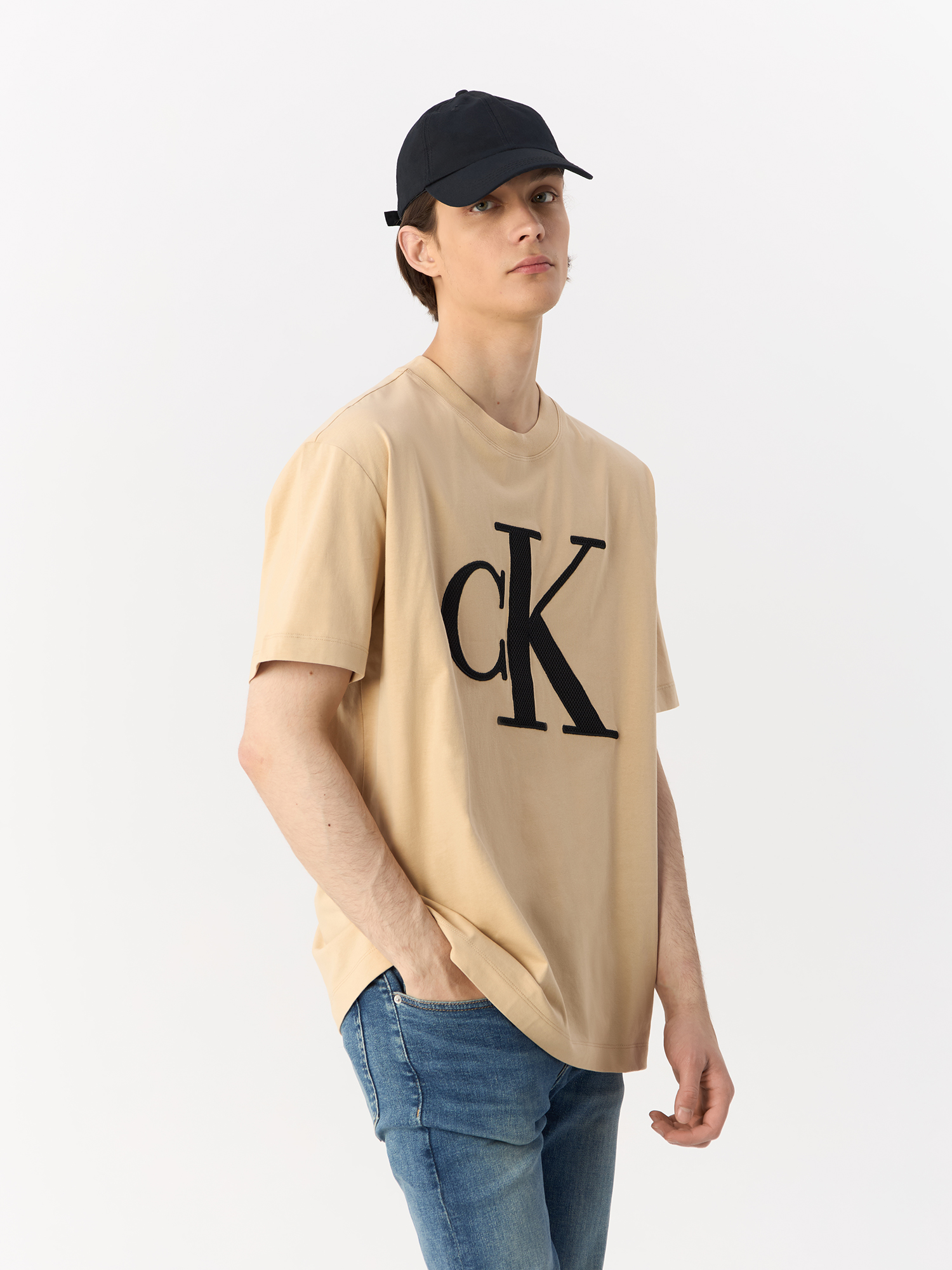 

Футболка мужская Calvin Klein Jeans J30J325029 бежевая XXL, Бежевый, J30J325029