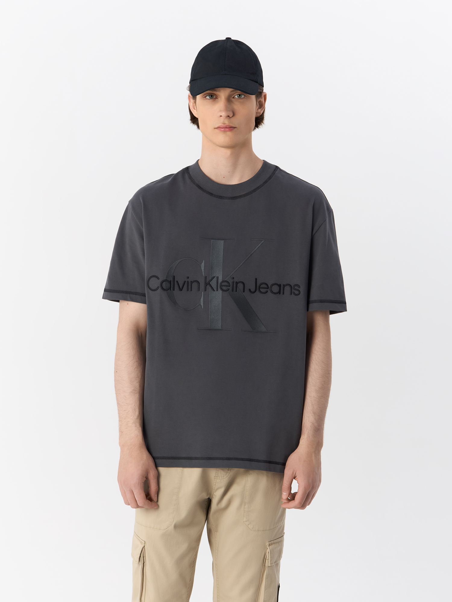 

Футболка мужская Calvin Klein Jeans J30J324673 серая XXXL, Серый, J30J324673