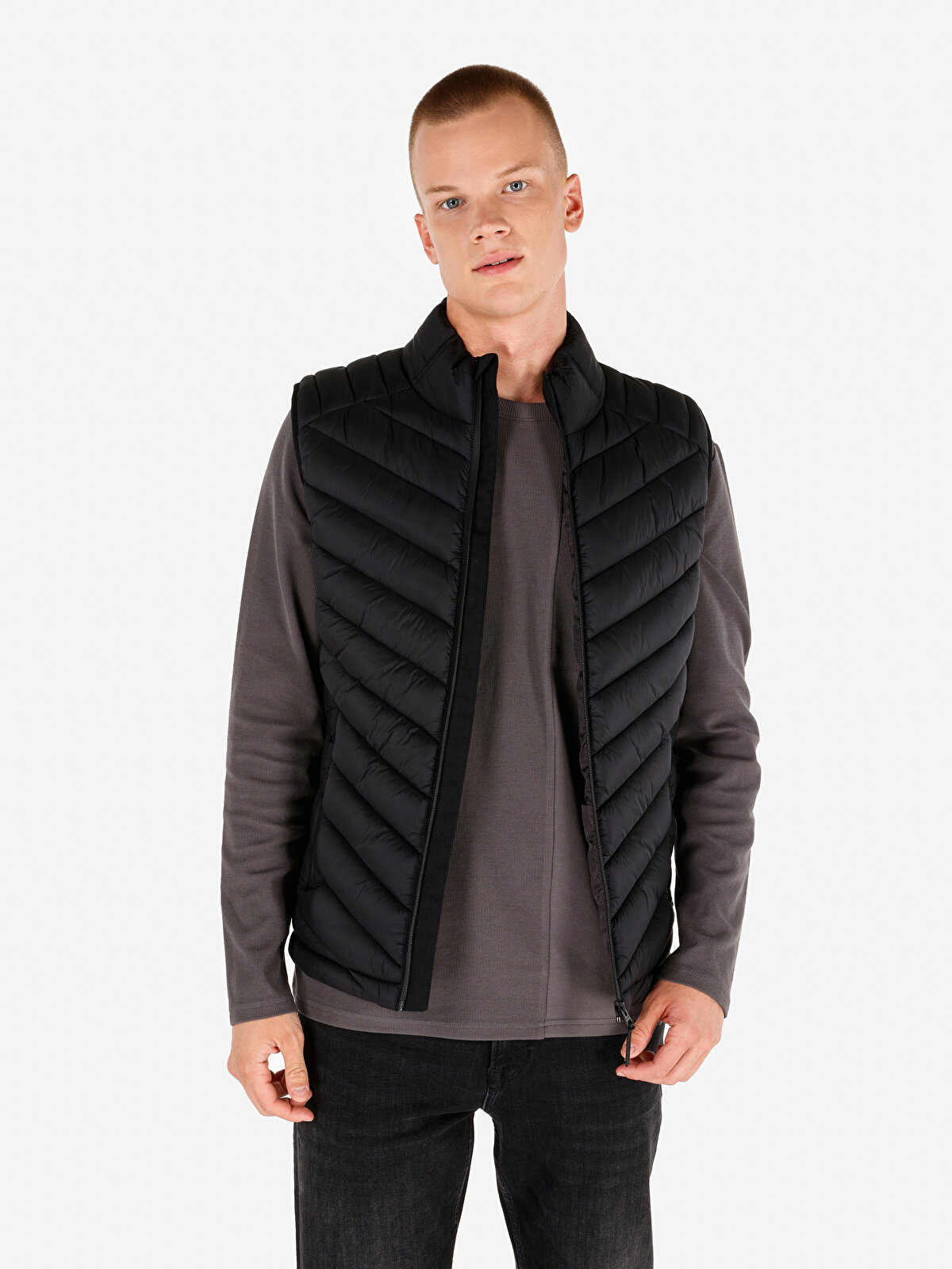 

Утепленный жилет мужской Colin's CL1071238 черный 2XL, CL1071238