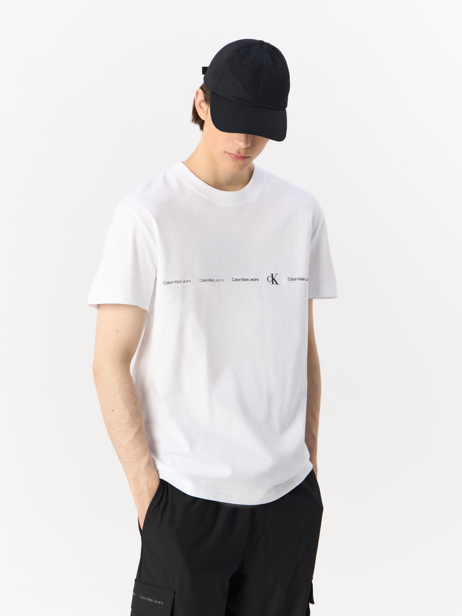 

Футболка мужская Calvin Klein Jeans J30J324668 белая XXL, Белый, J30J324668