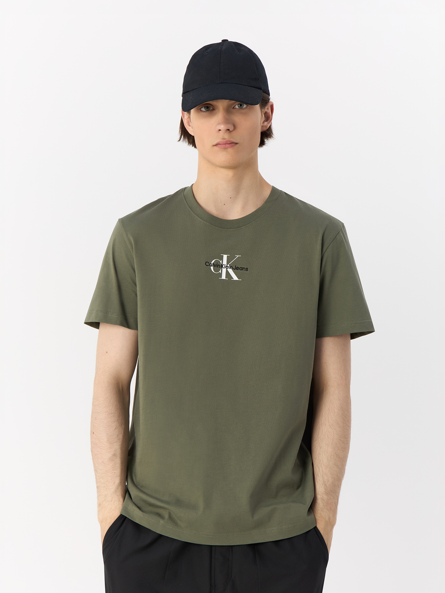 

Футболка мужская Calvin Klein Jeans J30J323483 зеленая XL, Зеленый, J30J323483