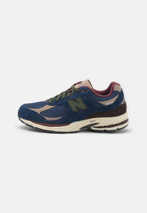 

Кроссовки женские New Balance 2002 Unisex синие 40.5 EU (доставка из-за рубежа), Синий, 2002 Unisex