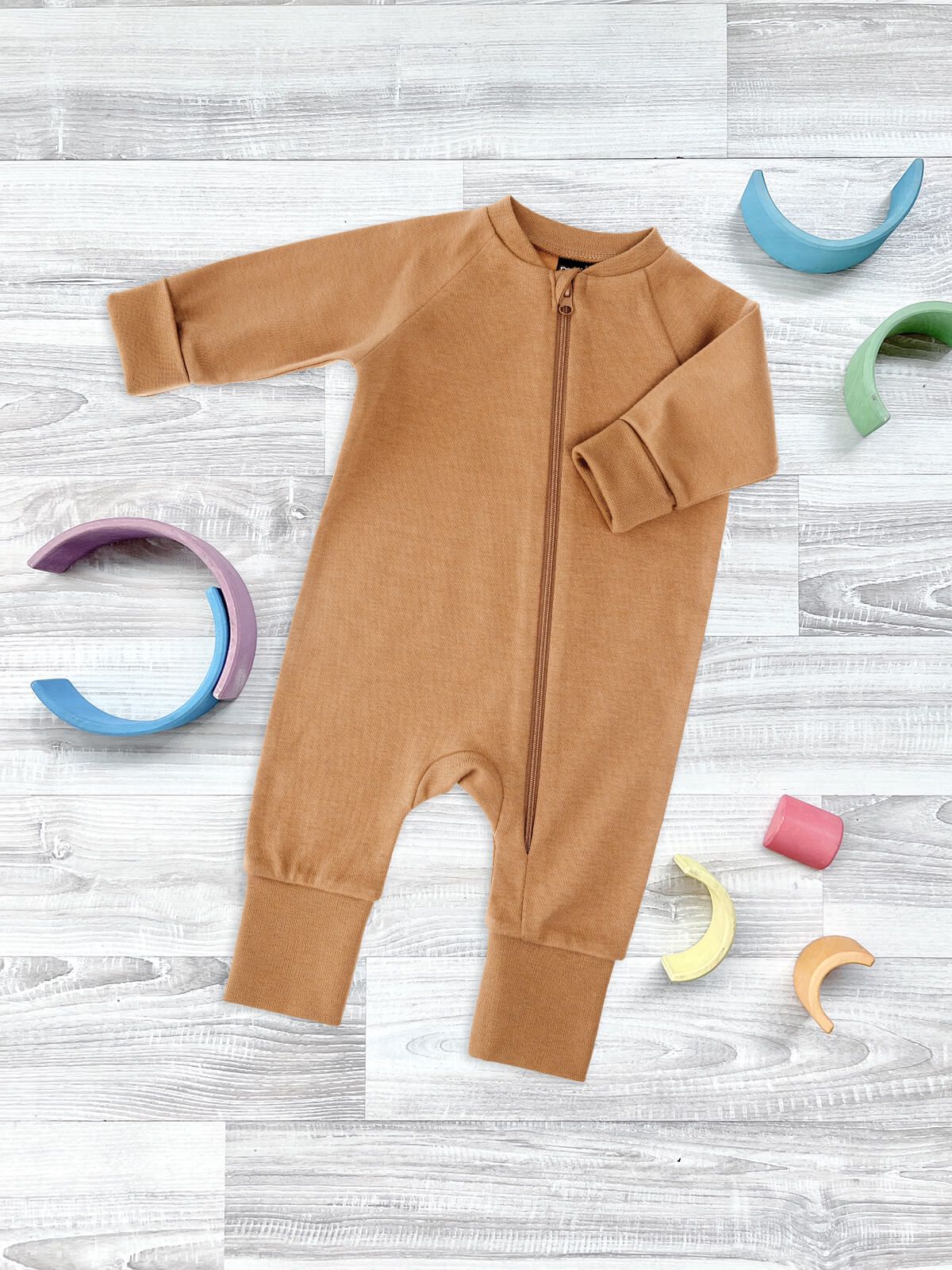 

Комбинезон на манжетах с рукавом реглан Mjolk, Camel, размер 92, Коричневый, 8ах р2212