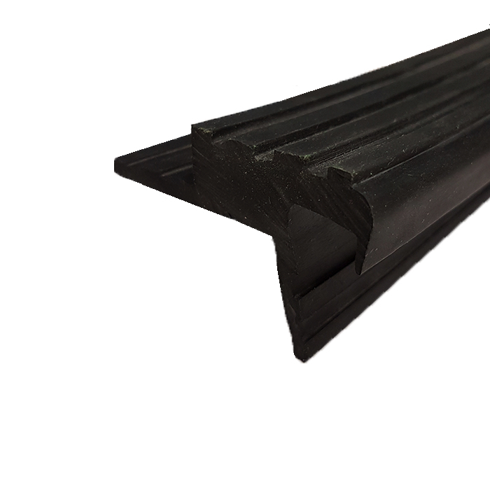 фото Закладной резиновый профиль для ступеней 40мм, длина 10м, цвет черный, safetystep
