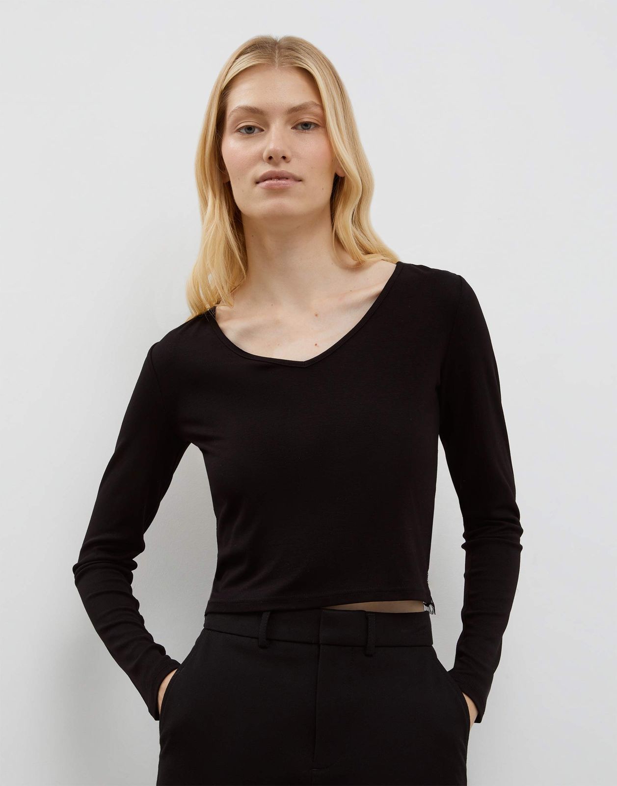 

Лонгслив женский Gloria Jeans GKT025333 черный L/170, GKT025333