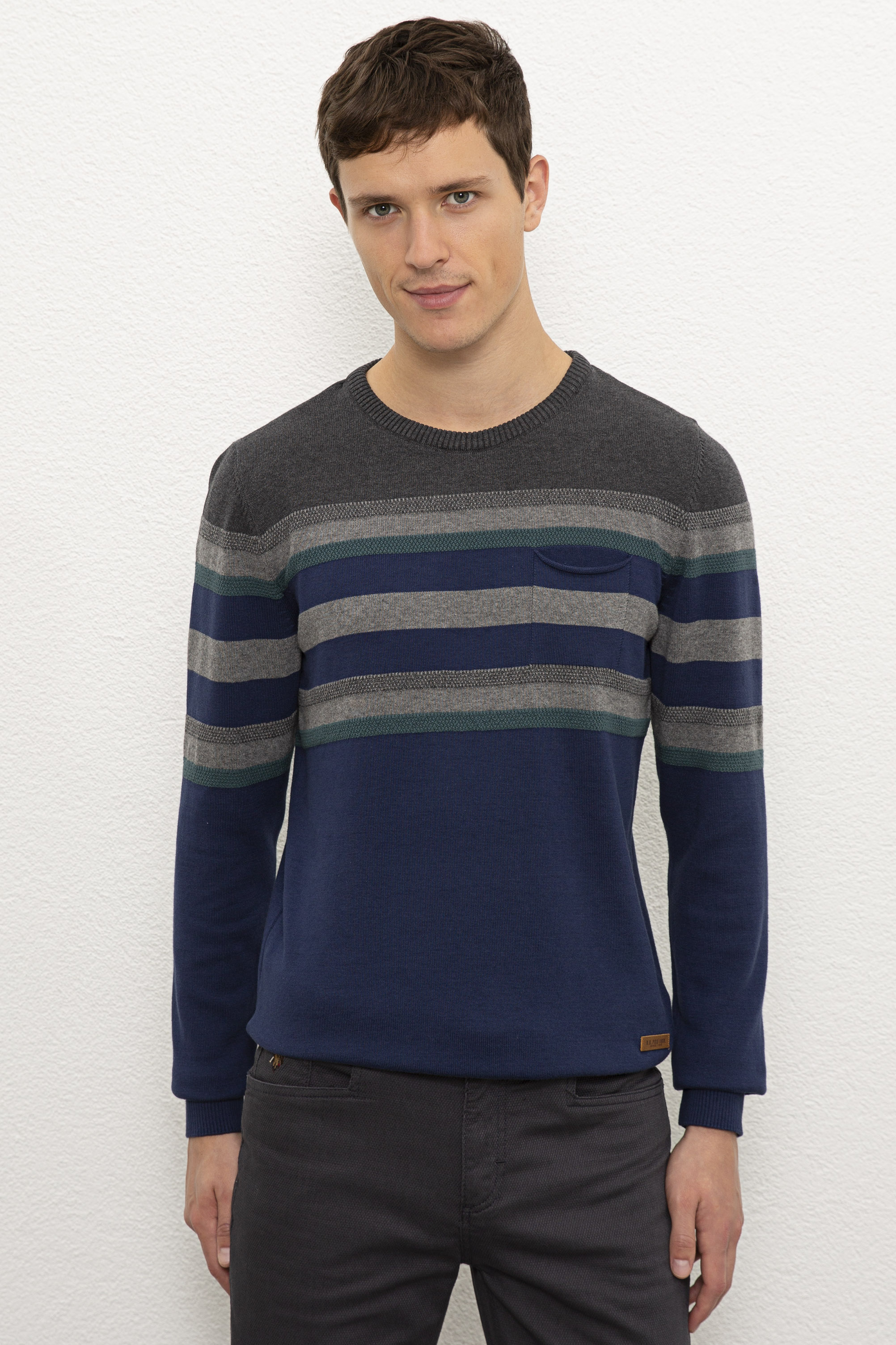 

Джемпер мужской G081SZ0TK0AYK SK20 U.S. POLO Assn. синий S, G081SZ0TK0AYK SK20
