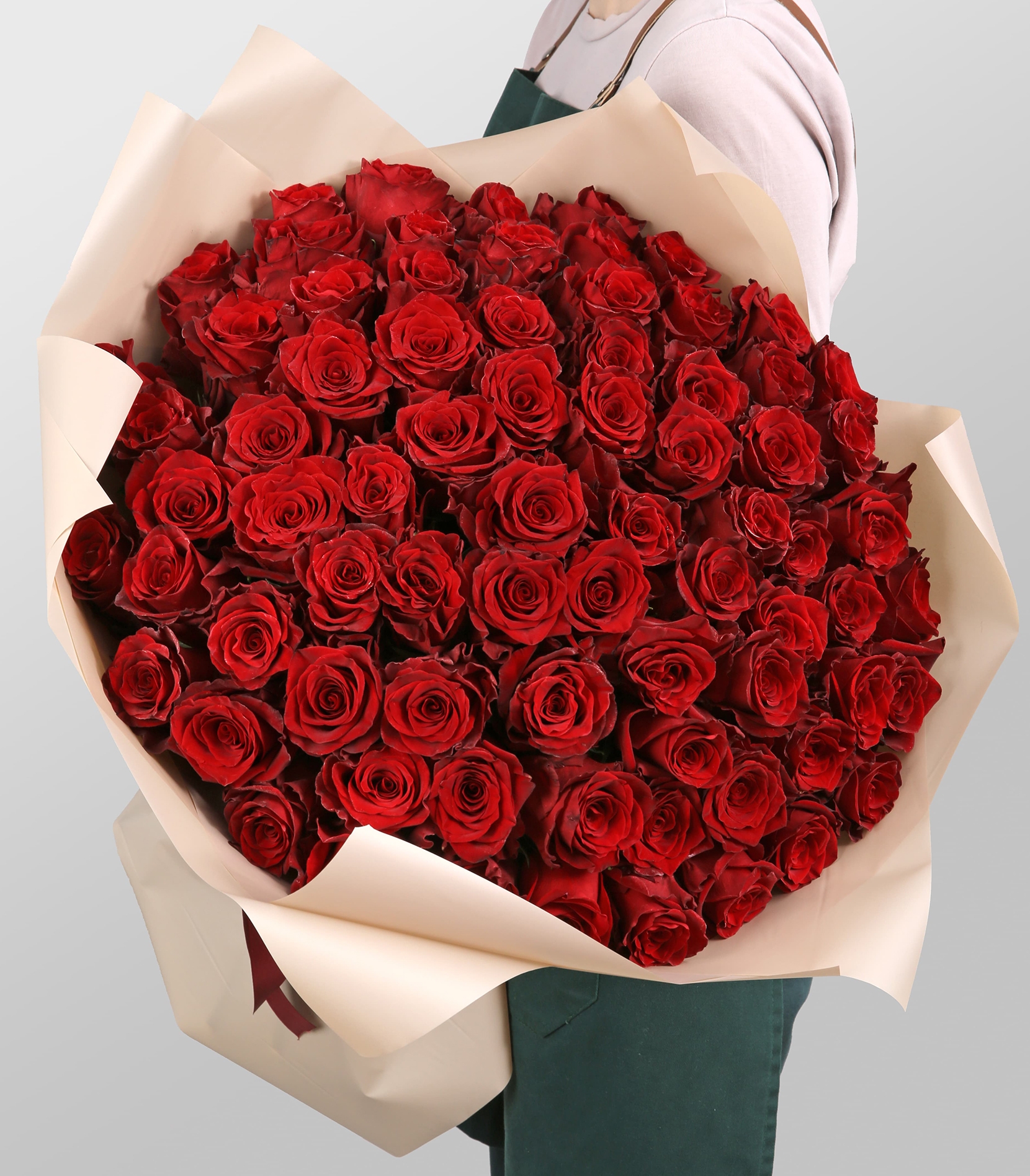 

Букет Studio Floristic из 75 Роз Эквадор Рубиновое пламя