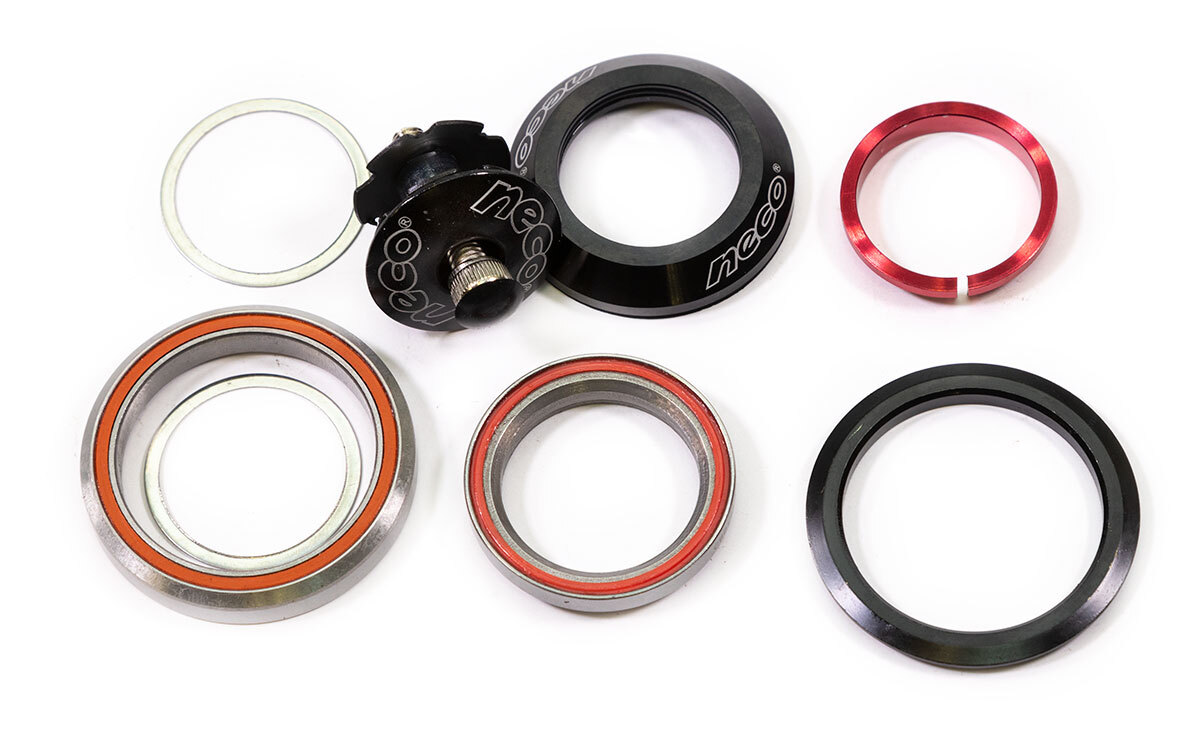 

Рулевая колонка NECO, 1-1/8", б/резьбовая, интегрированная, IS 42,2/28.6 IS 52,2/39,8, п, Черный