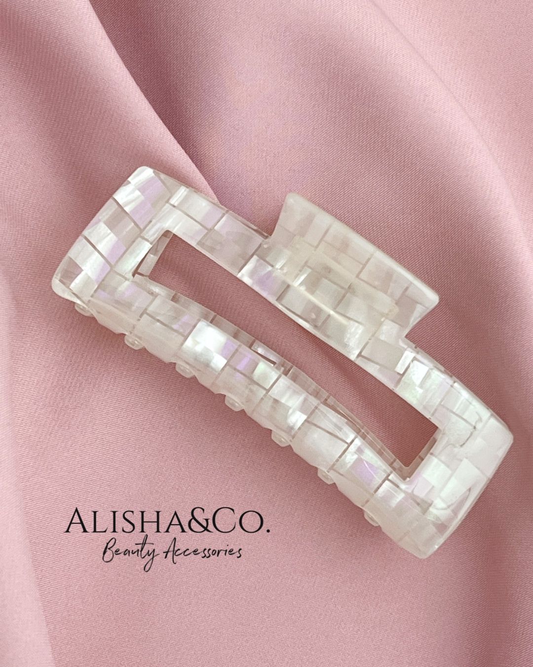 

Заколка-краб женская Alisha&Co. Rococo Pearl перламутрово-белая, Белый, Rococo Pearl