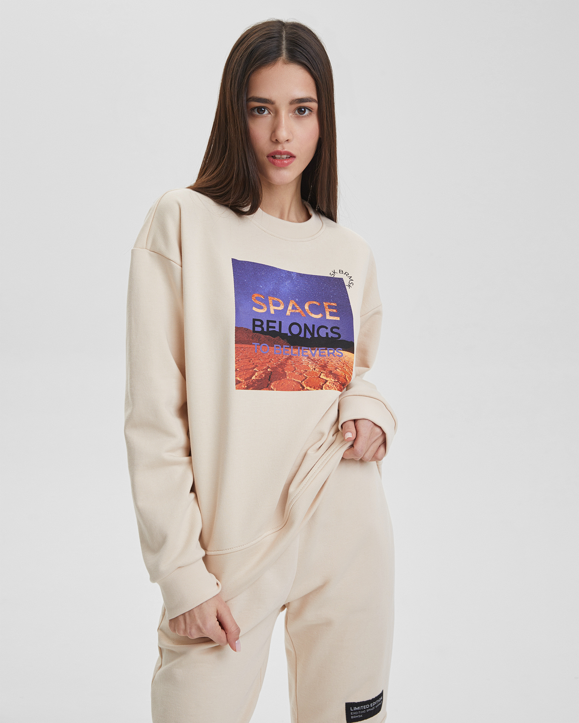 

Свитшот женский BARMARISKA СЖ-Б0441 бежевый 40-42, Космос