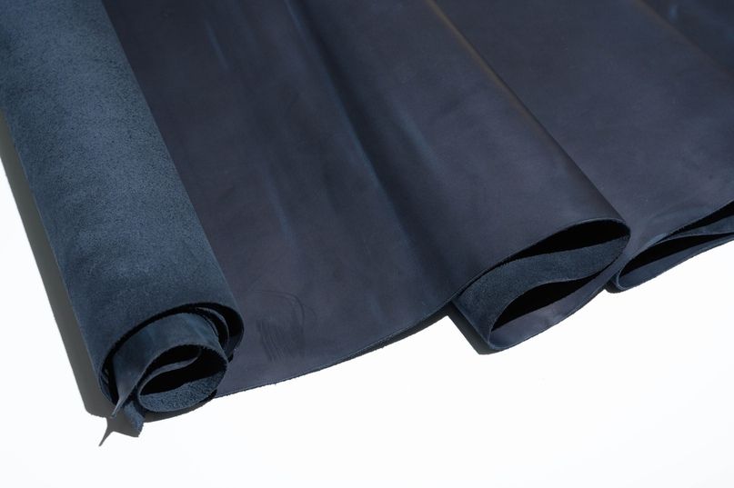

Кожа натуральная. Koko. Половинки. Крейзи хорс индиго. 104 дм2. 685.