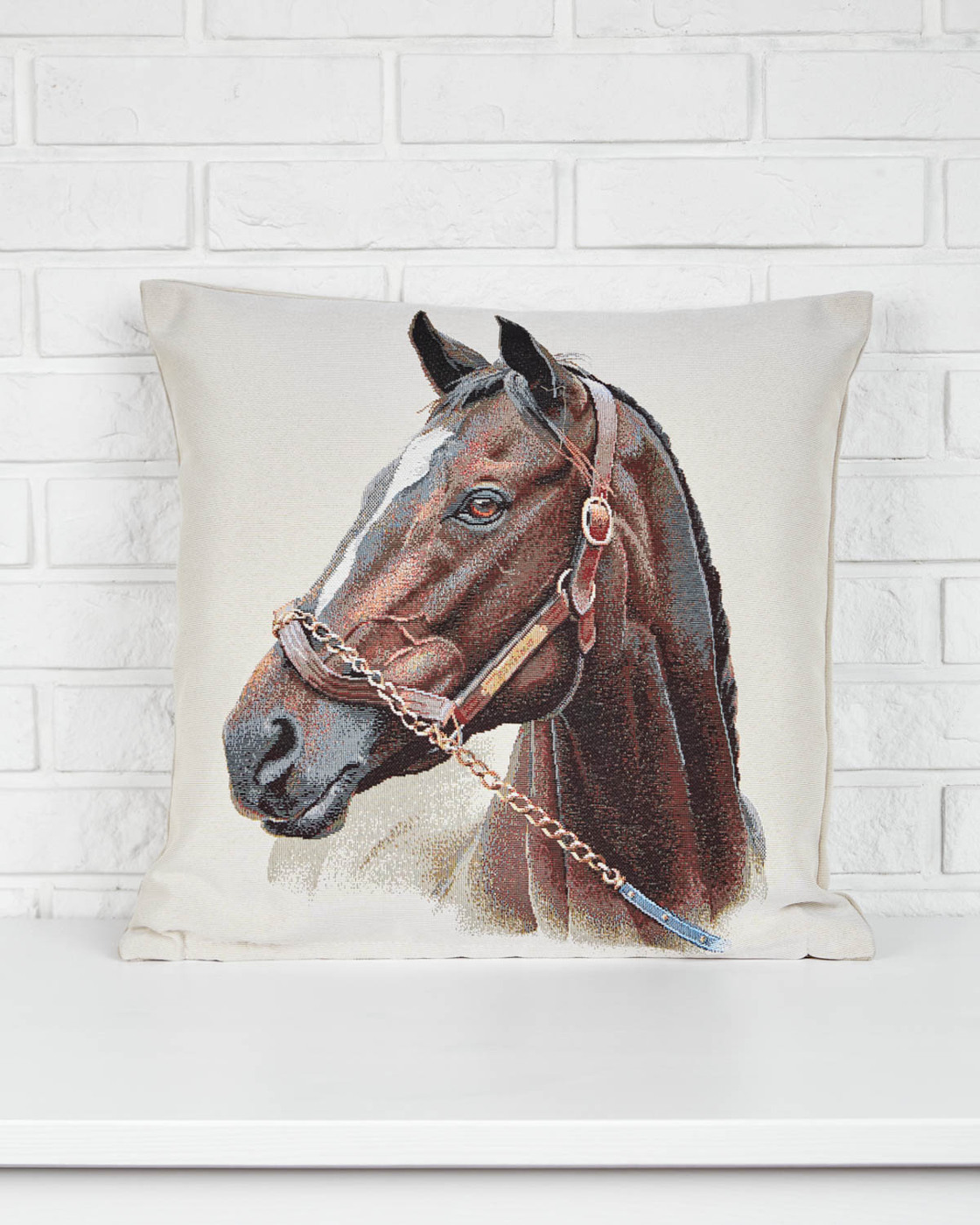 фото Наволочка декоративная le gobelin конь коричневый влево 45х45 см