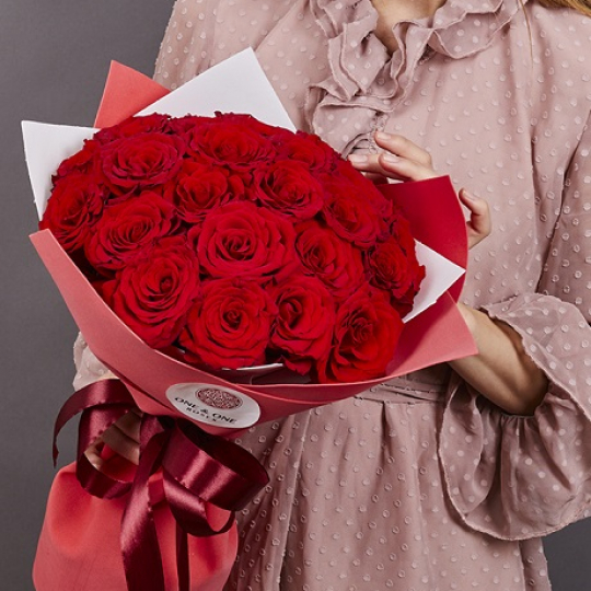 

19 красных роз Flory Love 1010