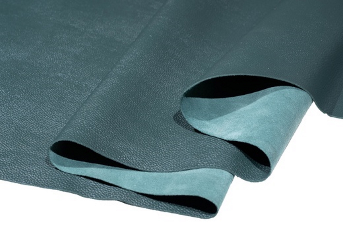 

Кожа натуральная. Koko. Половинки. Флотер зеленый. 82 дм2. 585.