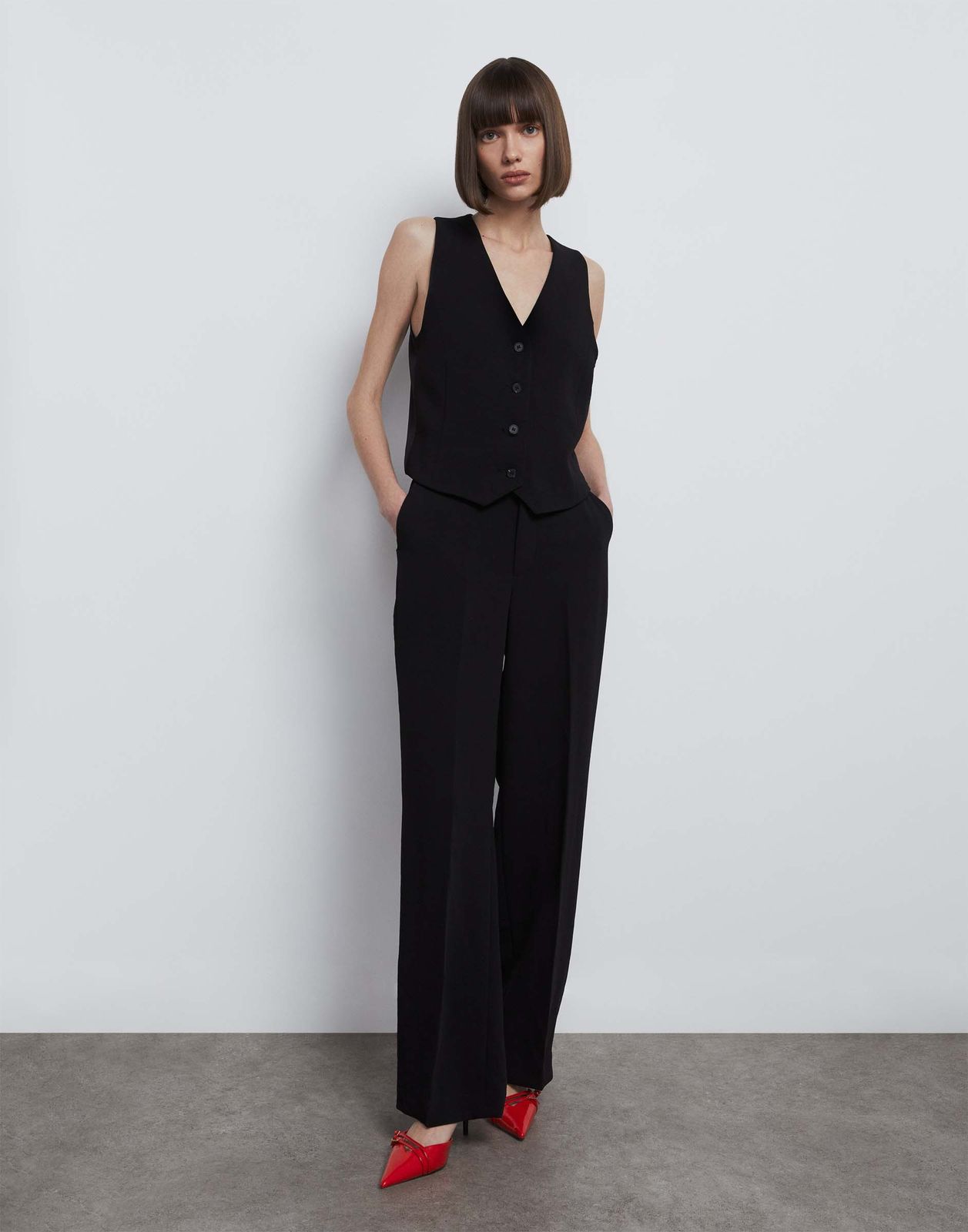 

Жилет женский Gloria Jeans GJC006431 черный M/170, GJC006431